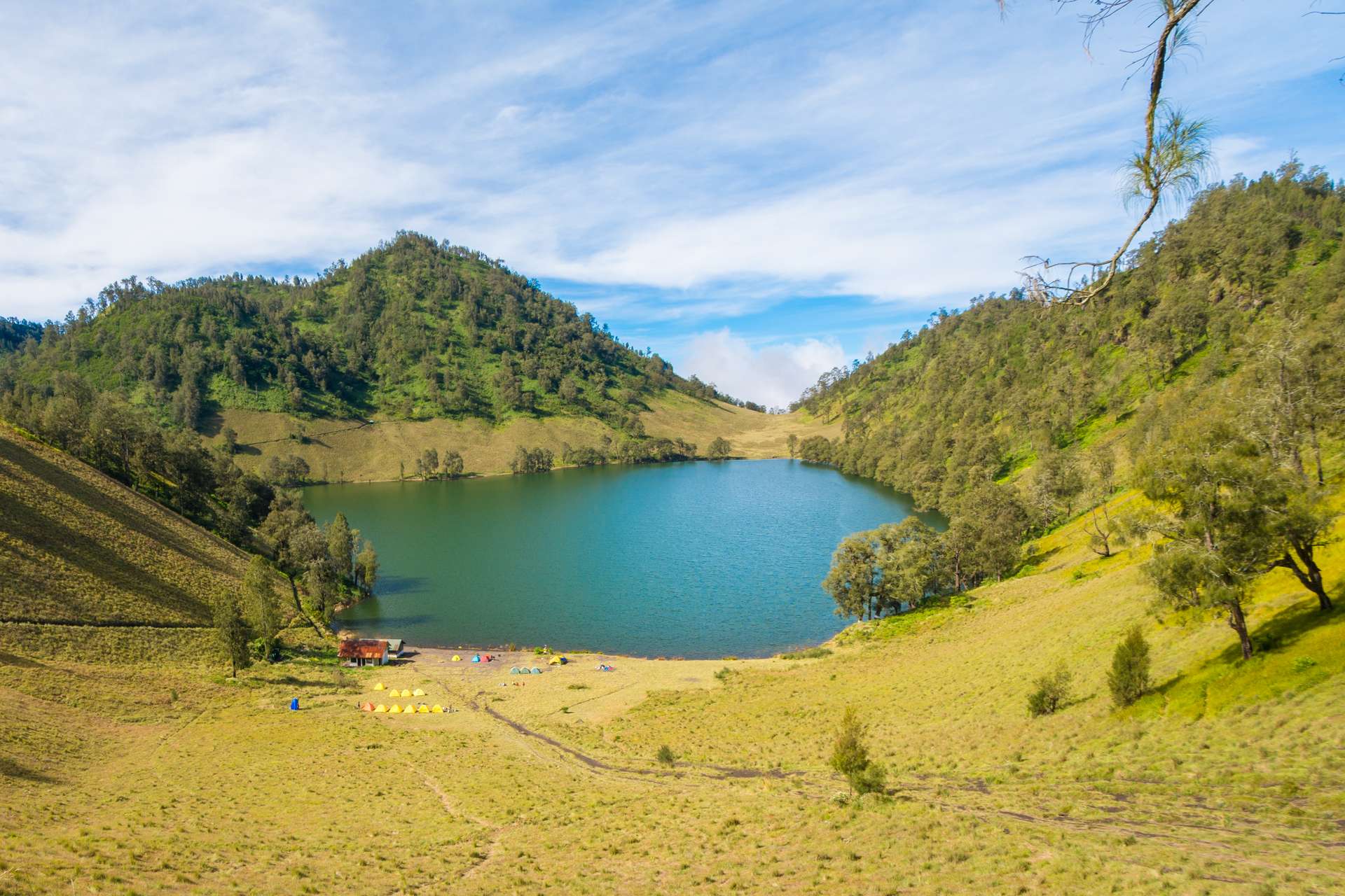 1920x1280 Pesona Ranu Kumbolo, Danau Eksotis di Semeru & Rekomendasi Penginapan