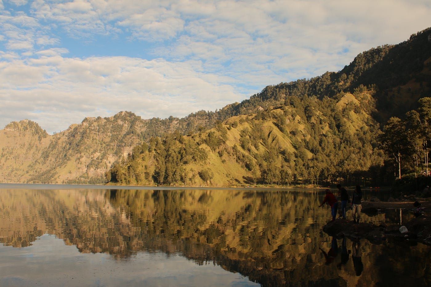 1400x933 Mount Rinjani, The Most Beautiful Mountain in Indonesia.