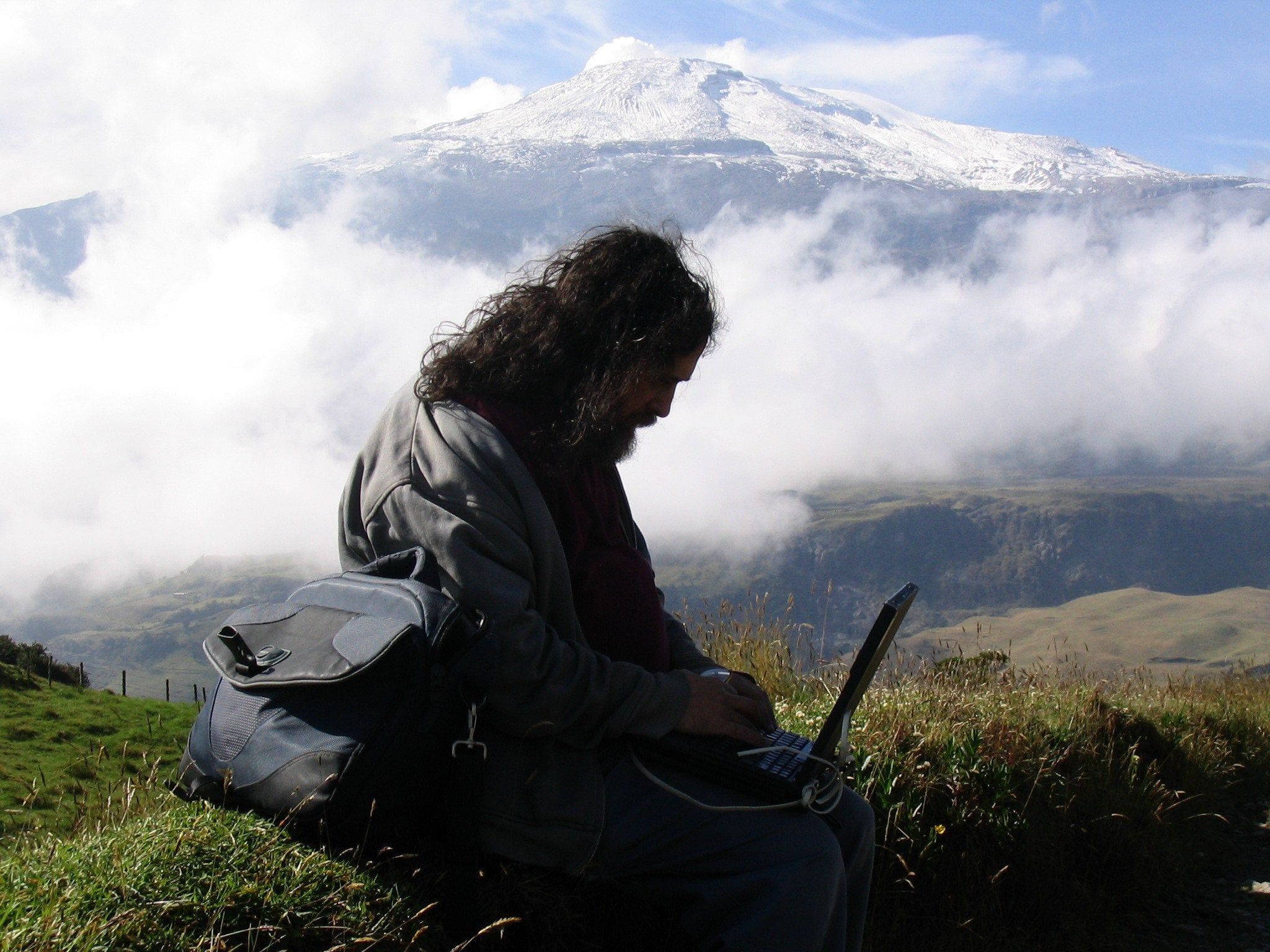 2048x1536 Just a picture of Richard Stallman doing what he does best