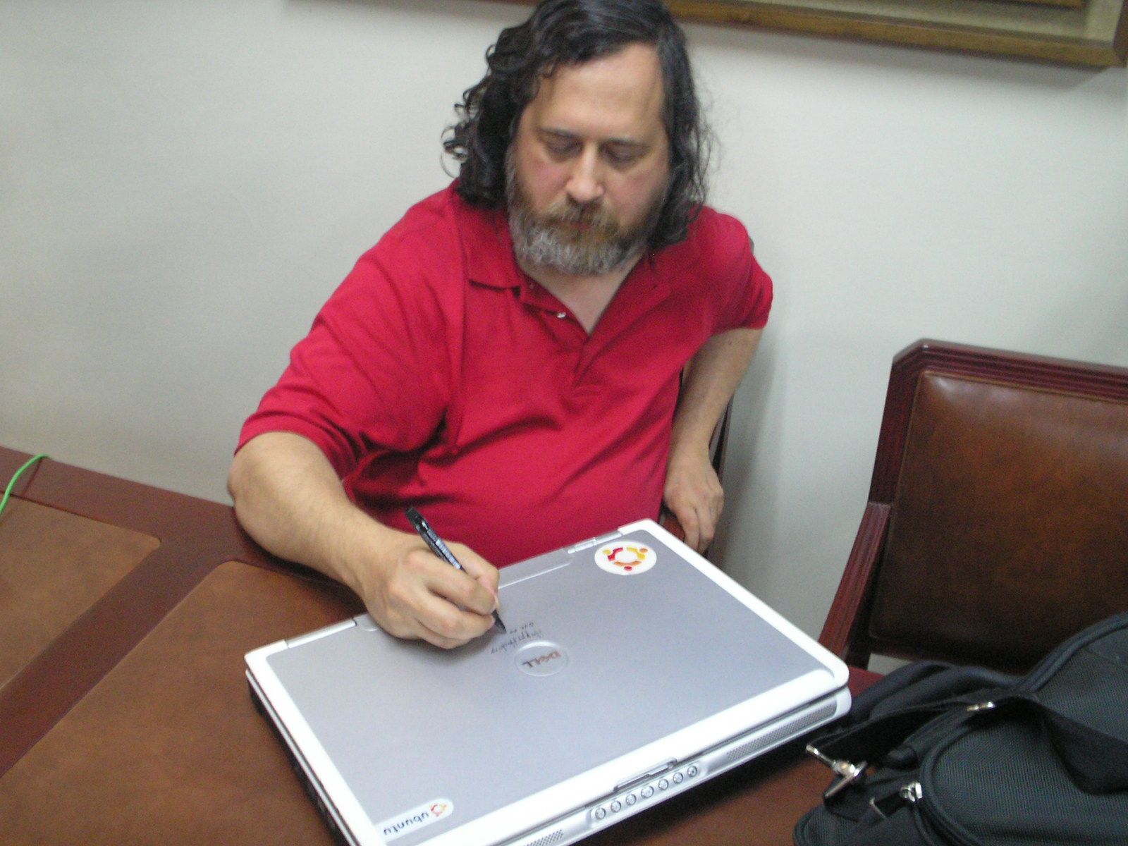 1600x1200 All sizes. Richard Stallman firmando mi laptop Sharing!