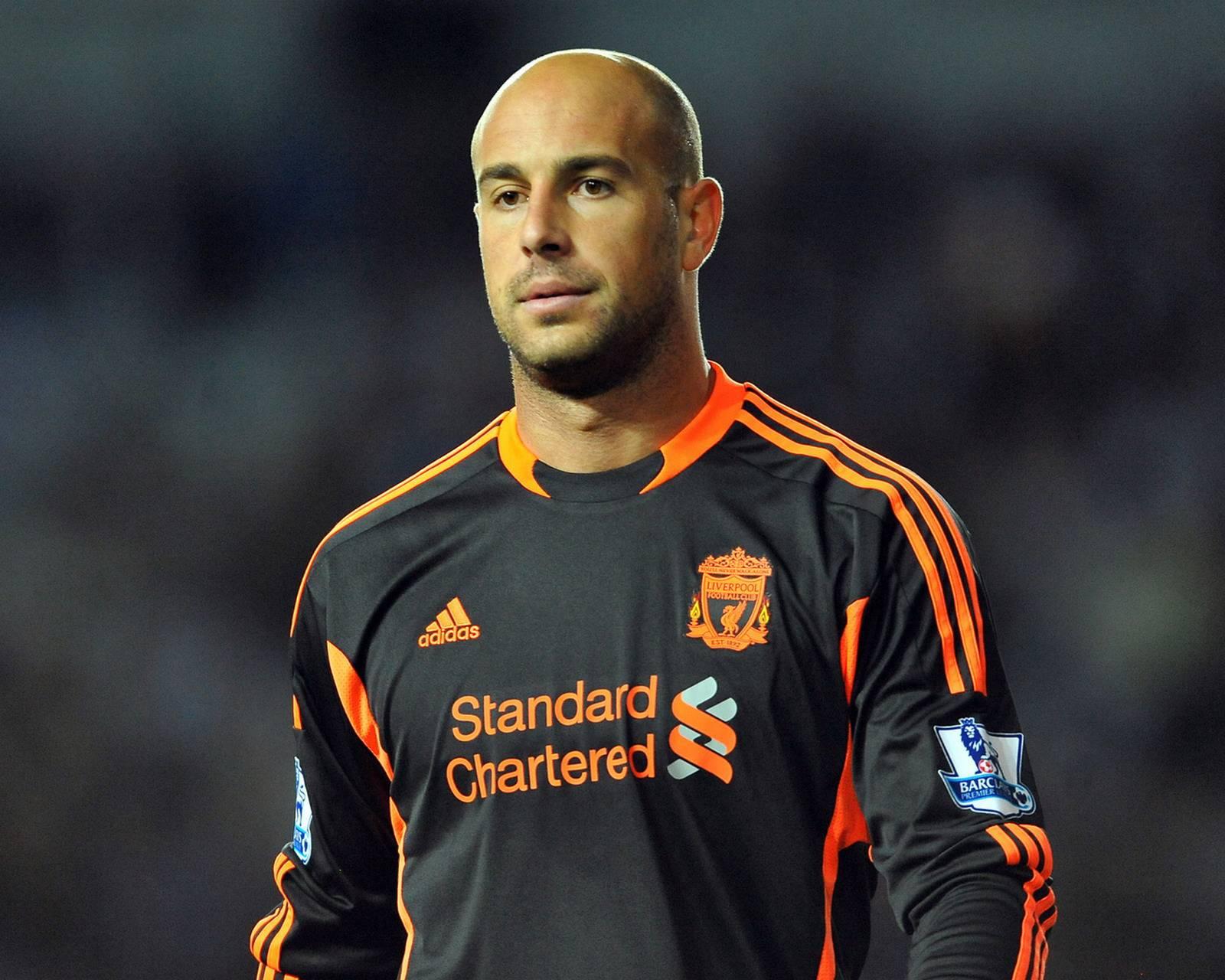 1600x1280 Pepe Reina Wallpaper