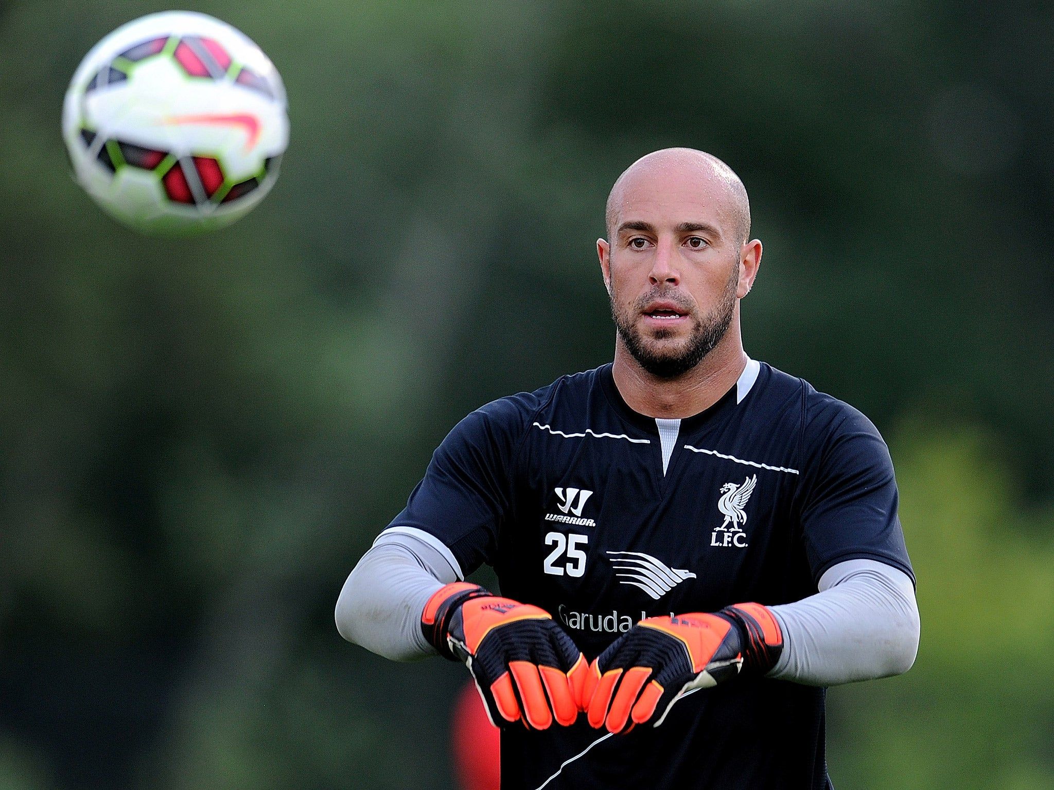 2048x1536 Bayern Munich transfer news: Liverpool goalkeeper Pepe Reina signs for German giants