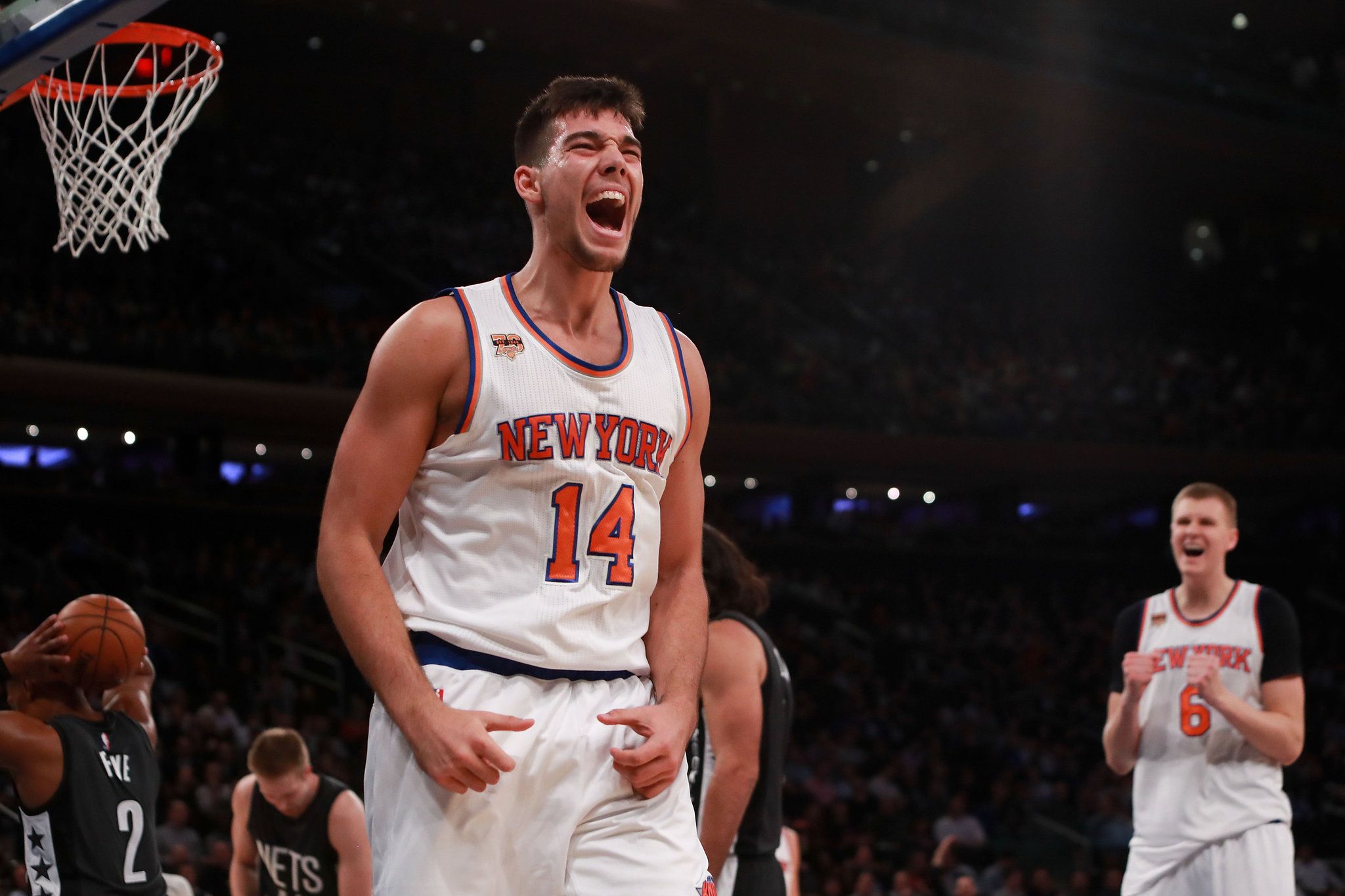 2048x1365 A Knicks Rookie Big Man Is Not Afraid to Throw an Elbow. Ask His Mom