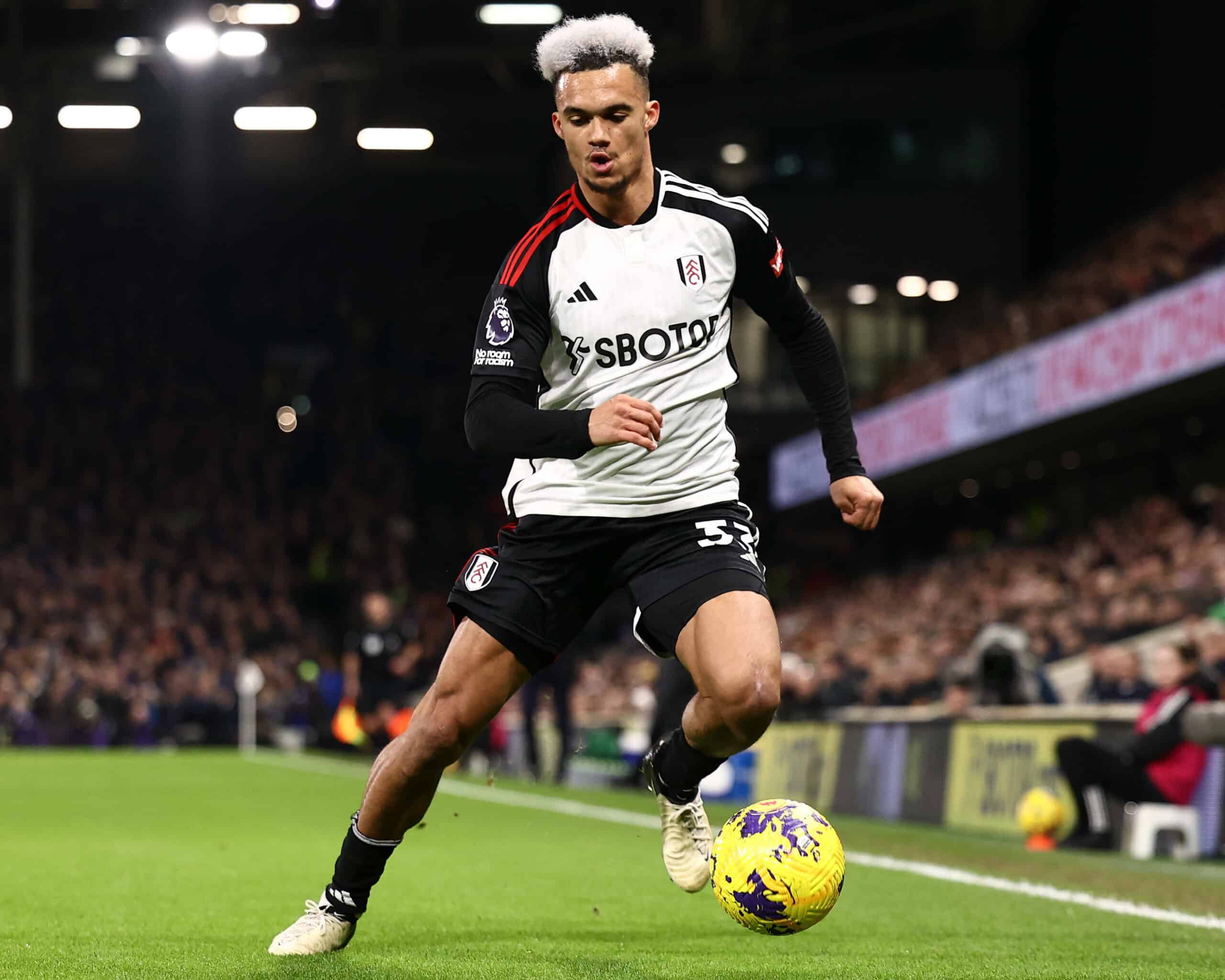 2560x2048 Liverpool Set Sights on Fulham's Antonee Robinson for January Move