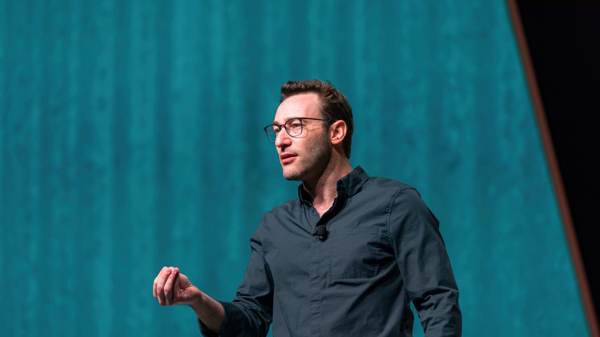 1920x1080 Simon Sinek: These 2 Life Changing Books Will Rewire Your Brain For Success