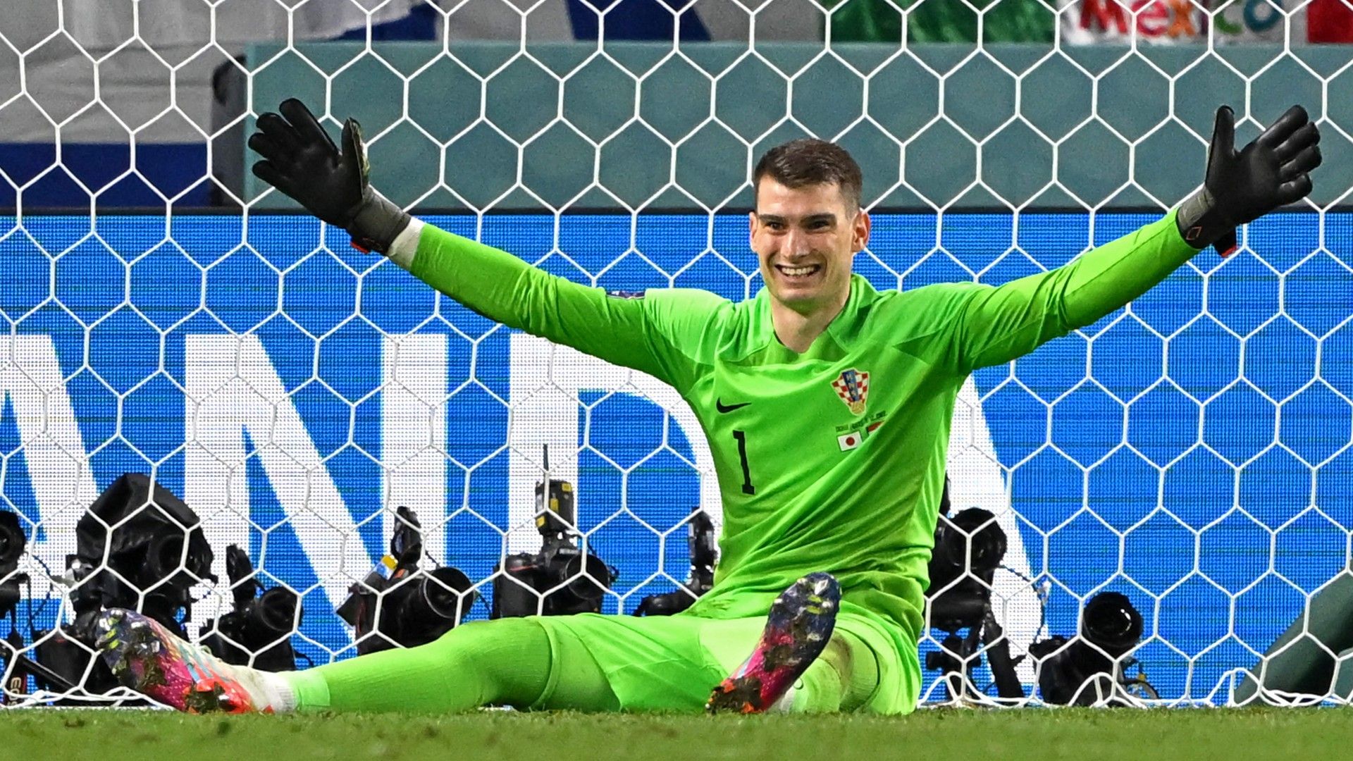 1920x1080 Dominik Livaković Wallpaper