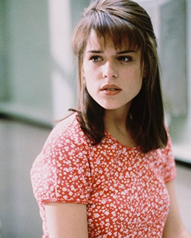 802x1000 Neve Campbell As Sidney Prescott Scream In Red Figure Huggingx36 Classic Hollywood Poster: Posters & Prints