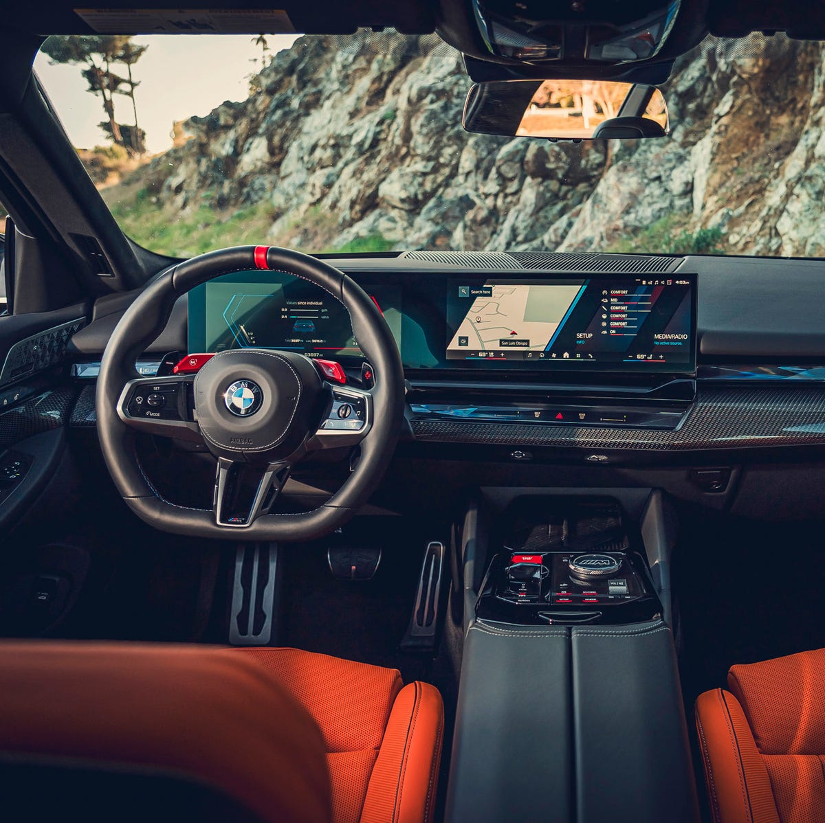 1200x1198 View Interior Photo of the 2025 BMW M5