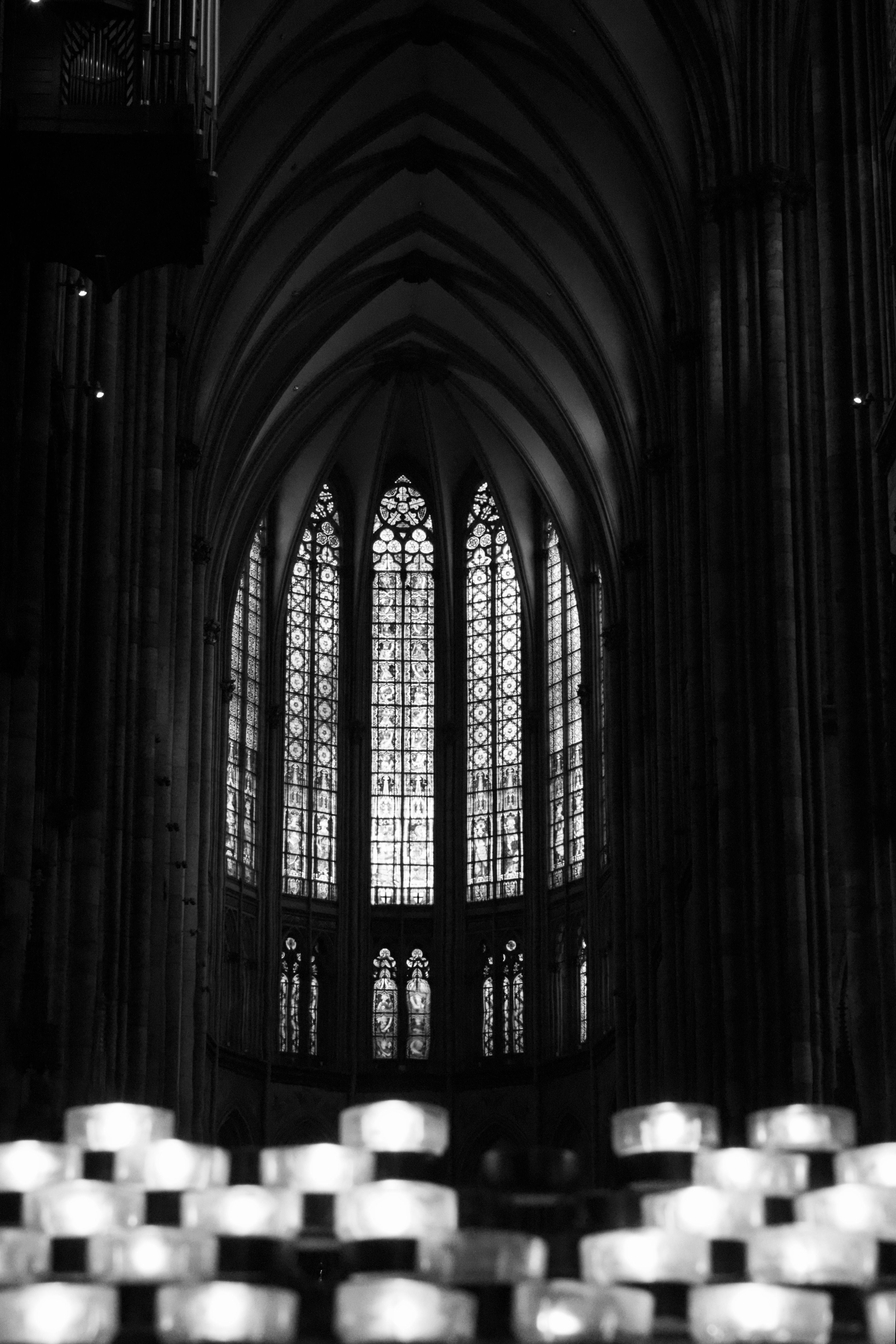 3889x5834 Black and White Gothic Cathedral Interior View · Free