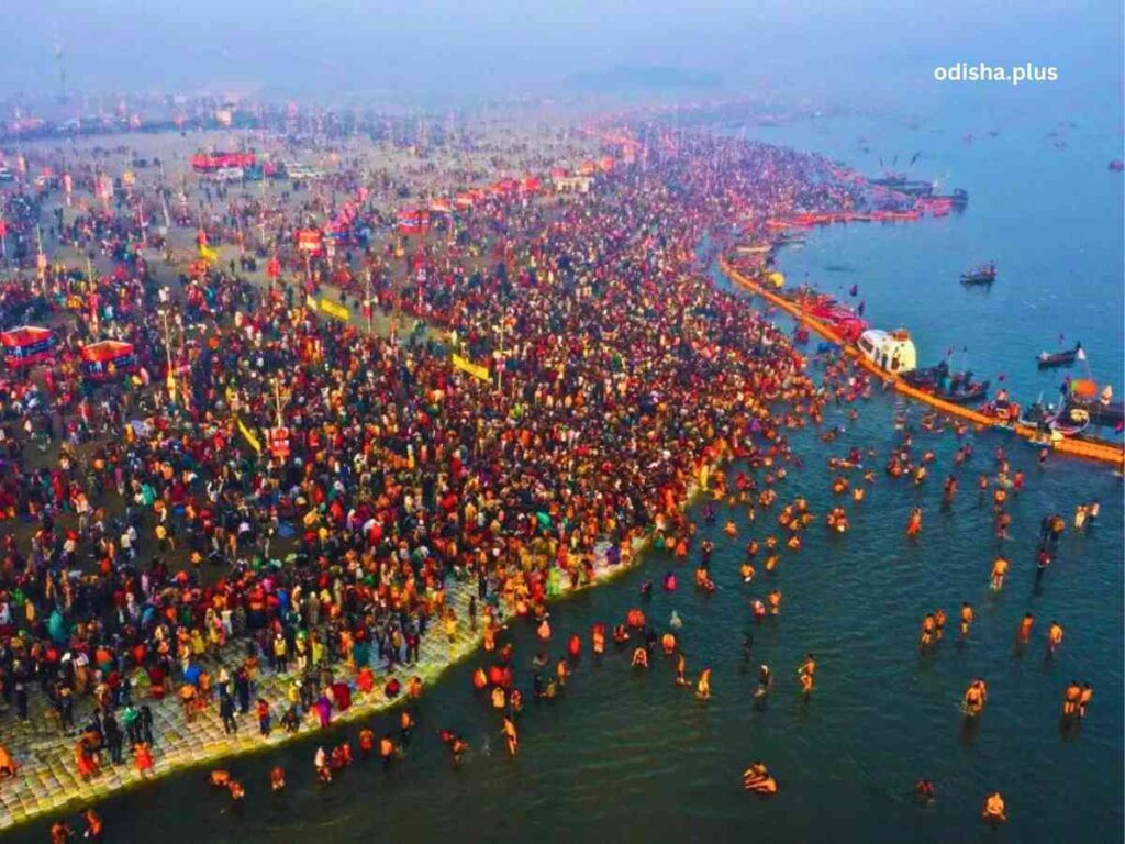 1024x768 Mahakumbh: Devotion and Commerce