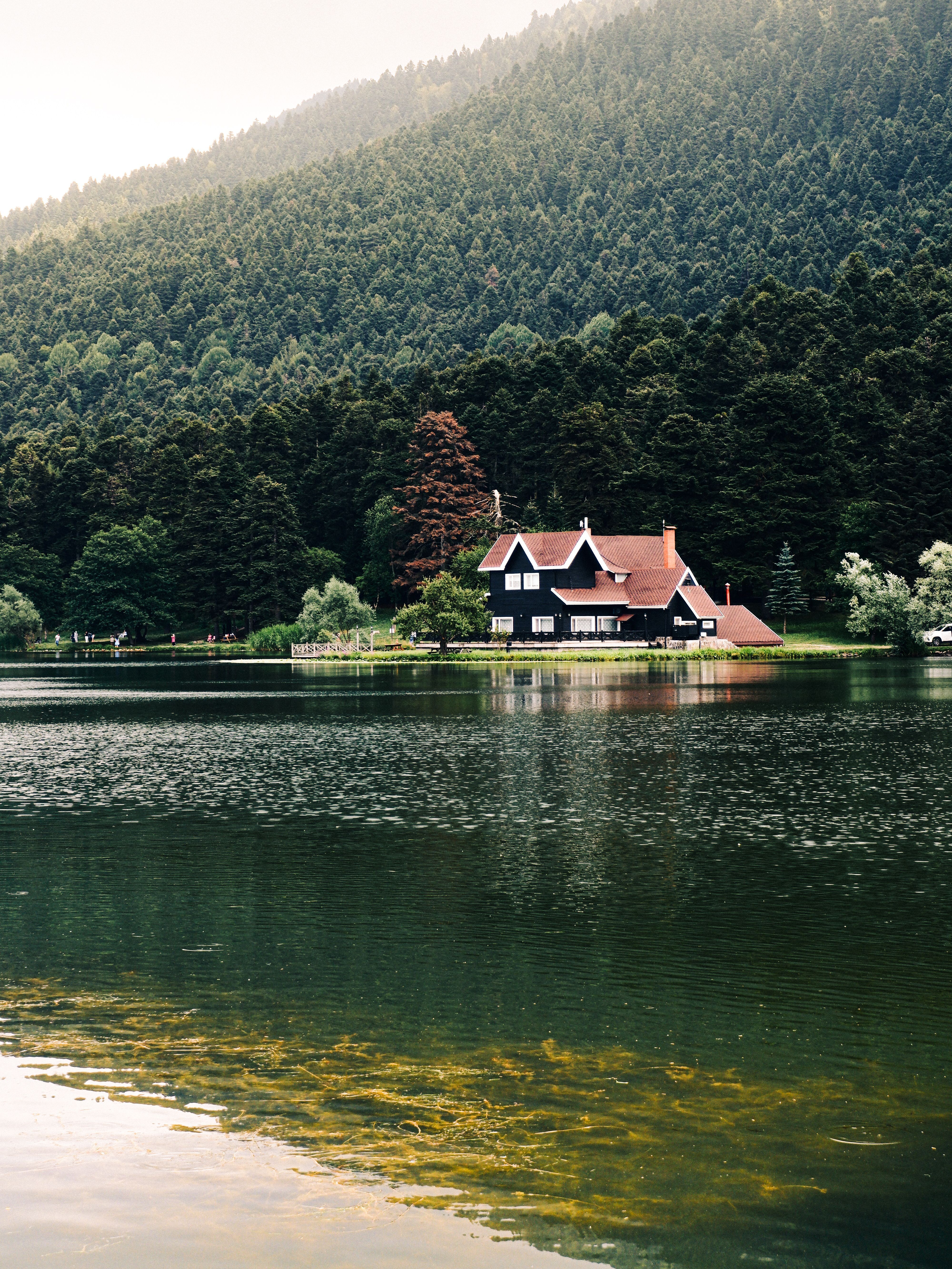 4000x5328 A Lakehouse by the Lake Golcuk, Bolu, Turkey · Free