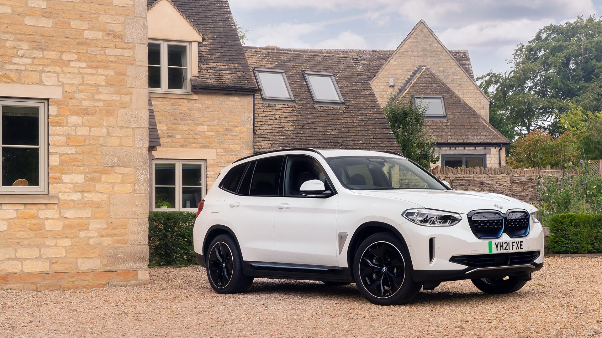 1920x1080 BMW iX3 (2021 - ) Electric review