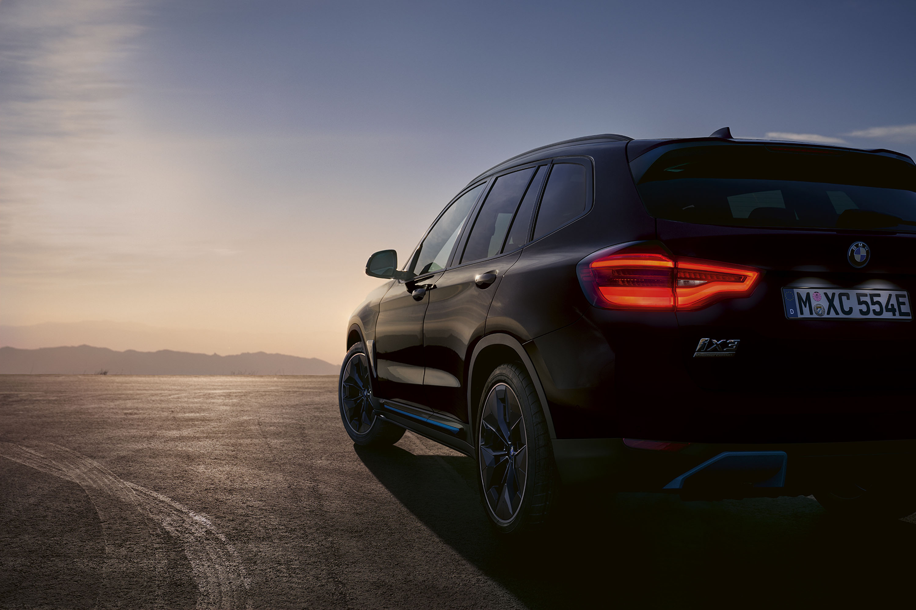 3000x1999 BMW iX3 Premier Edition (2021) 8 of 13