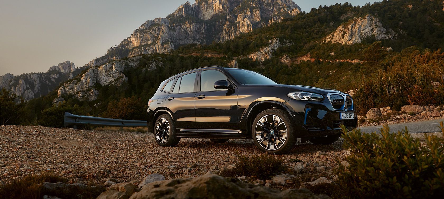 1680x756 BMW. X3/ iX3