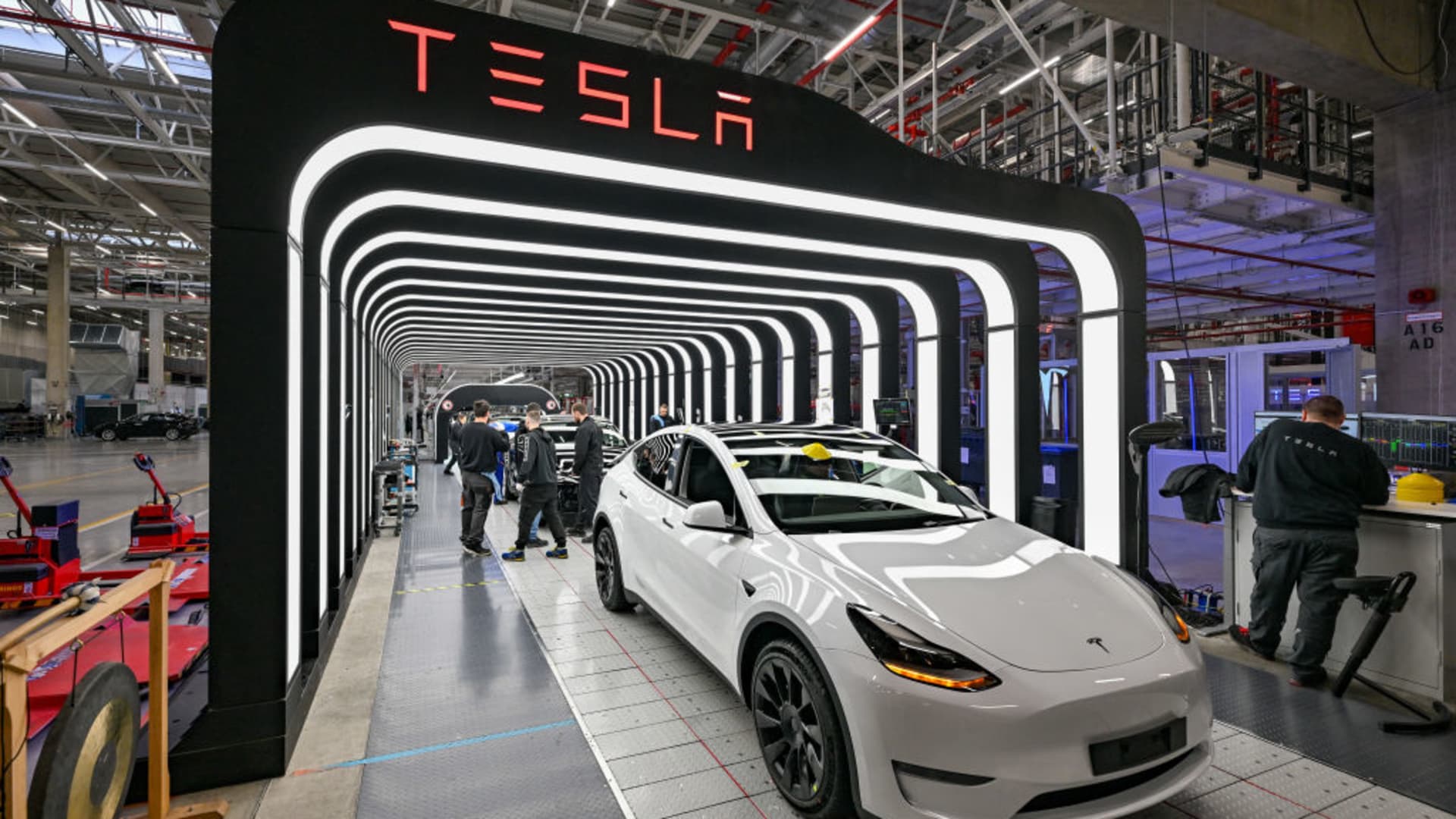 1920x1080 Tesla shares drop after deliveries report raises concern of price cuts