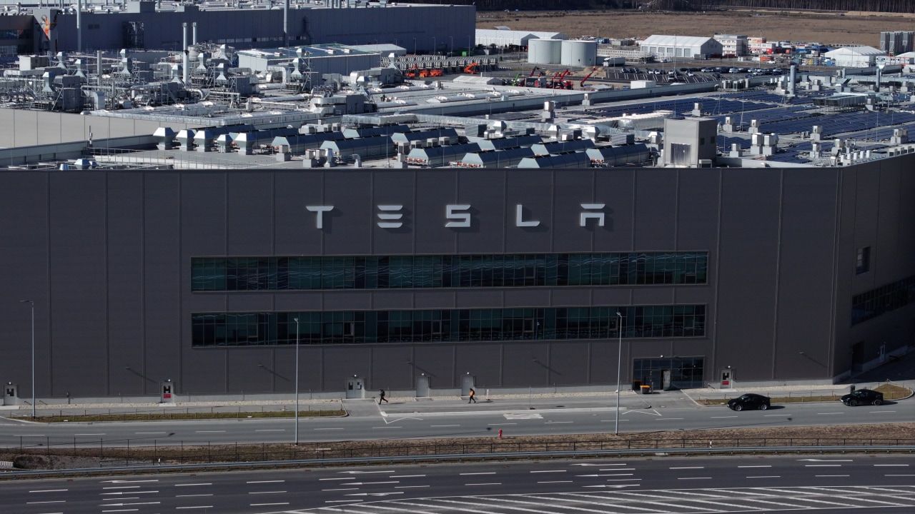 1280x720 Tesla to Inject $250 Million into German Factory