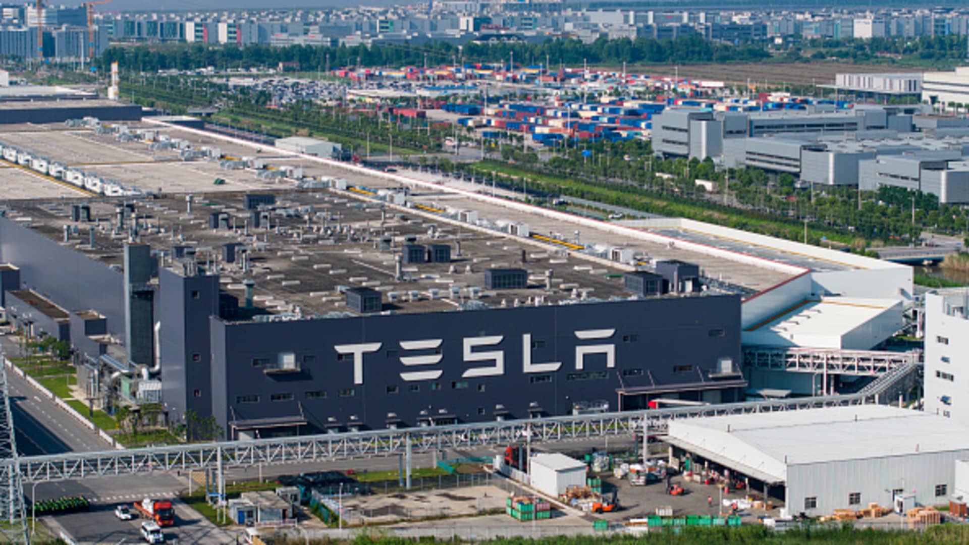 1920x1080 Tesla's Shanghai factory workers welcome bonus increase after record deliveries