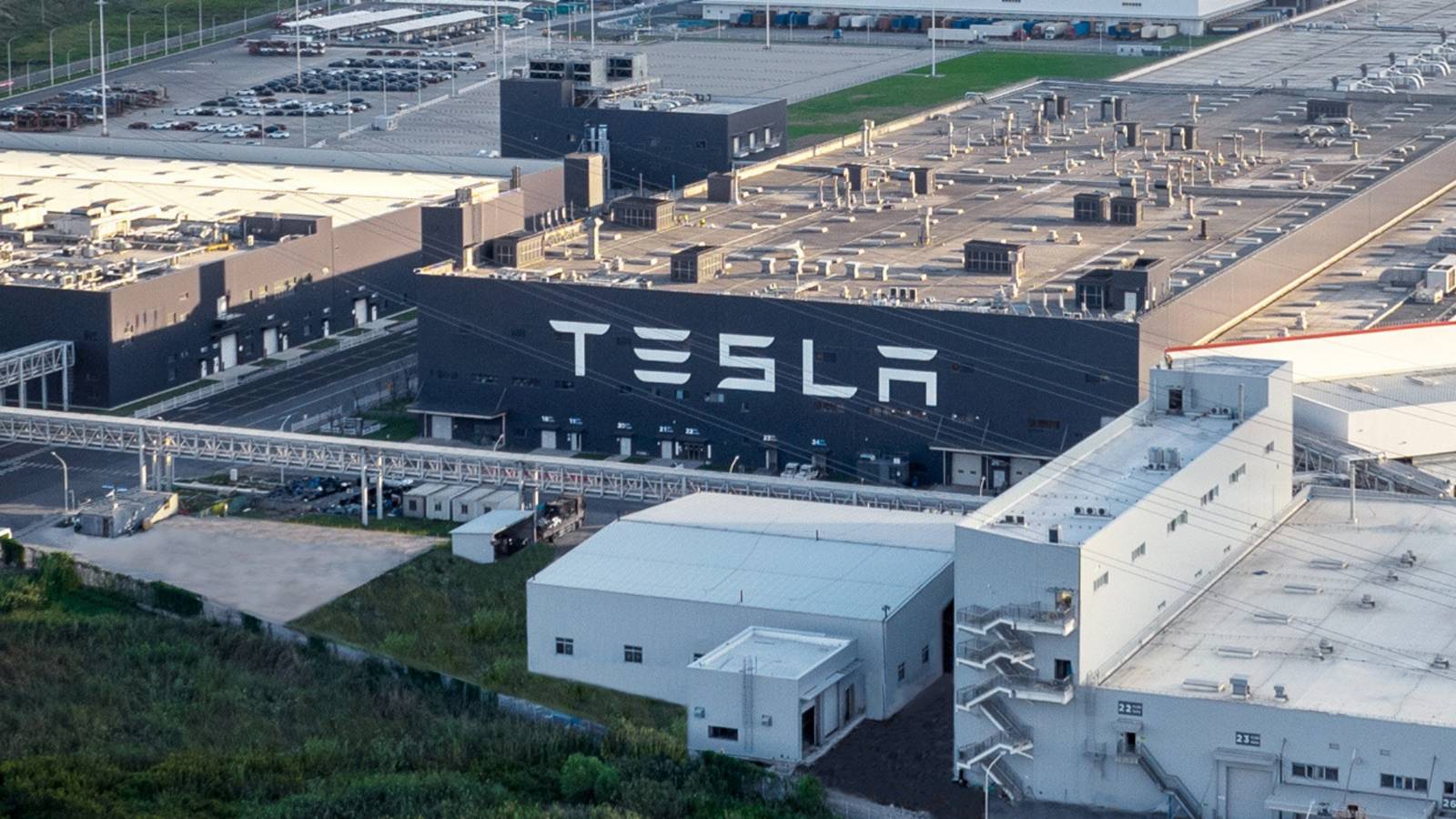 1600x900 Tesla Pausing Vehicle Assembly In Texas For A Week