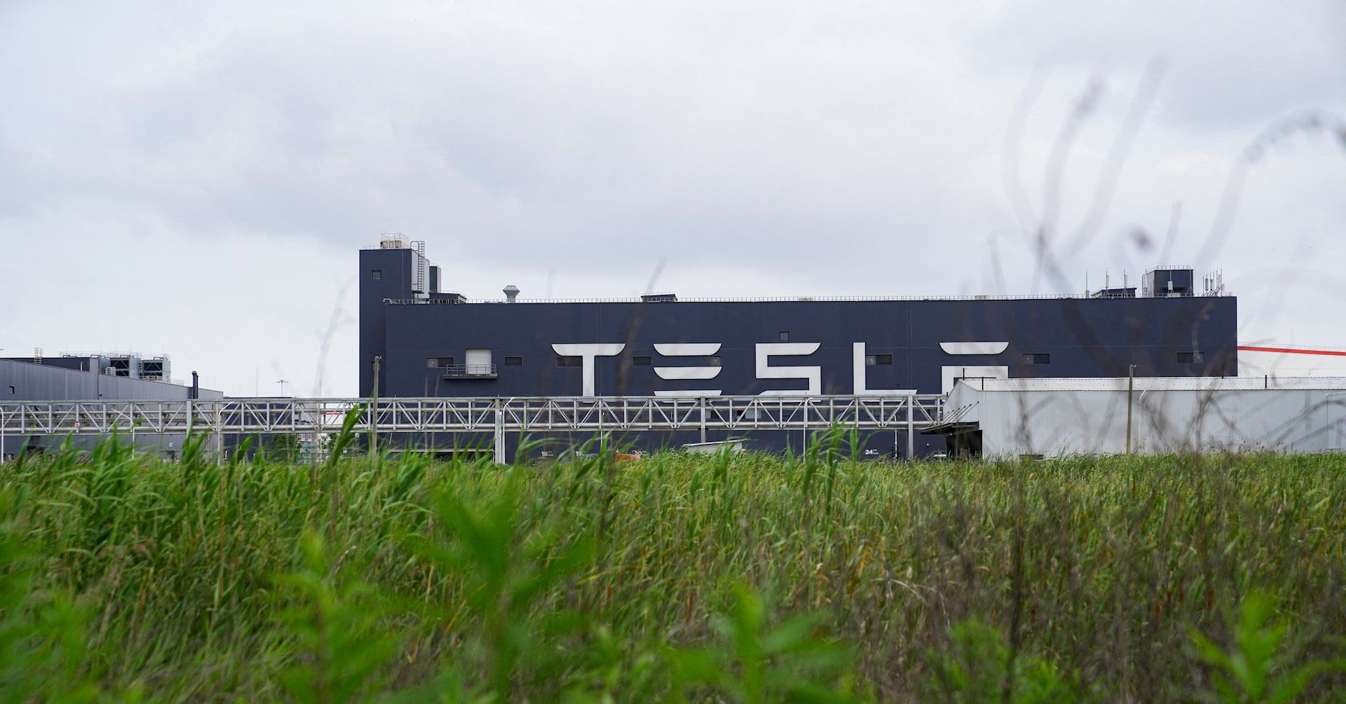 1920x1005 Tesla's Shanghai Gigafactory Begins Production Ramp Up In Q4