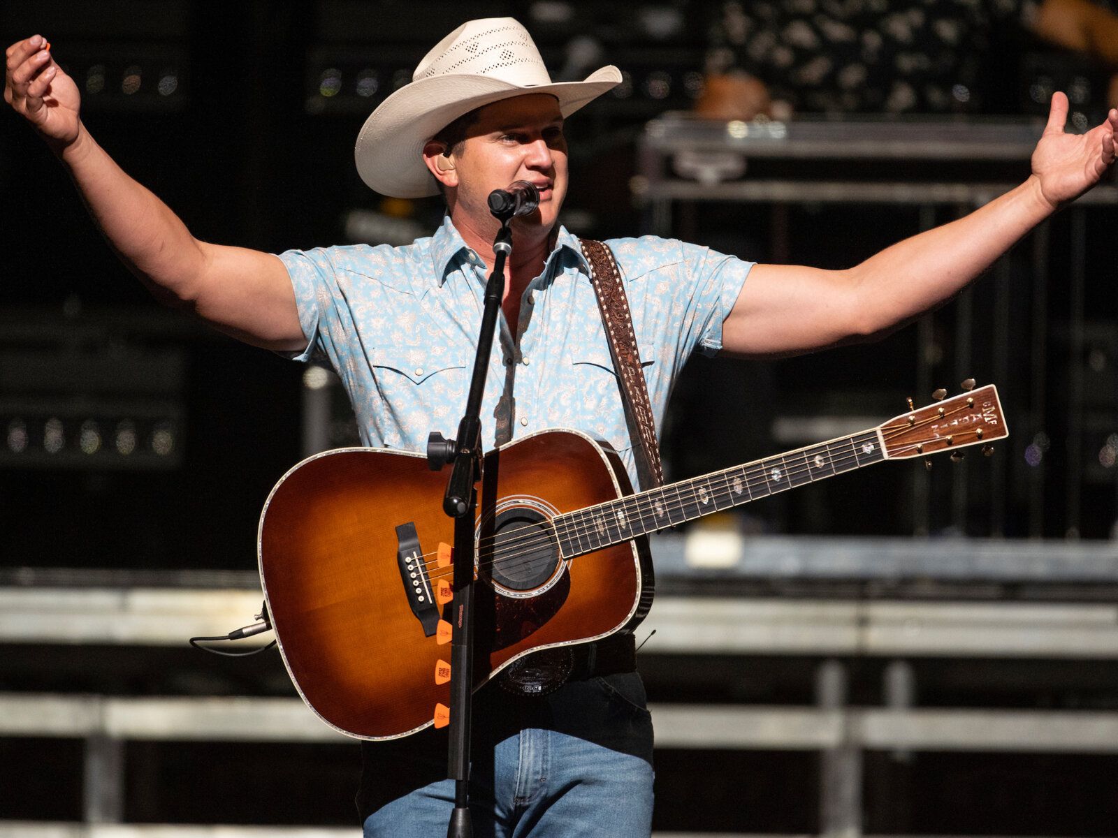 1600x1200 reasons why you shouldn't have missed Jon Pardi's BMO Harris Pavilion show
