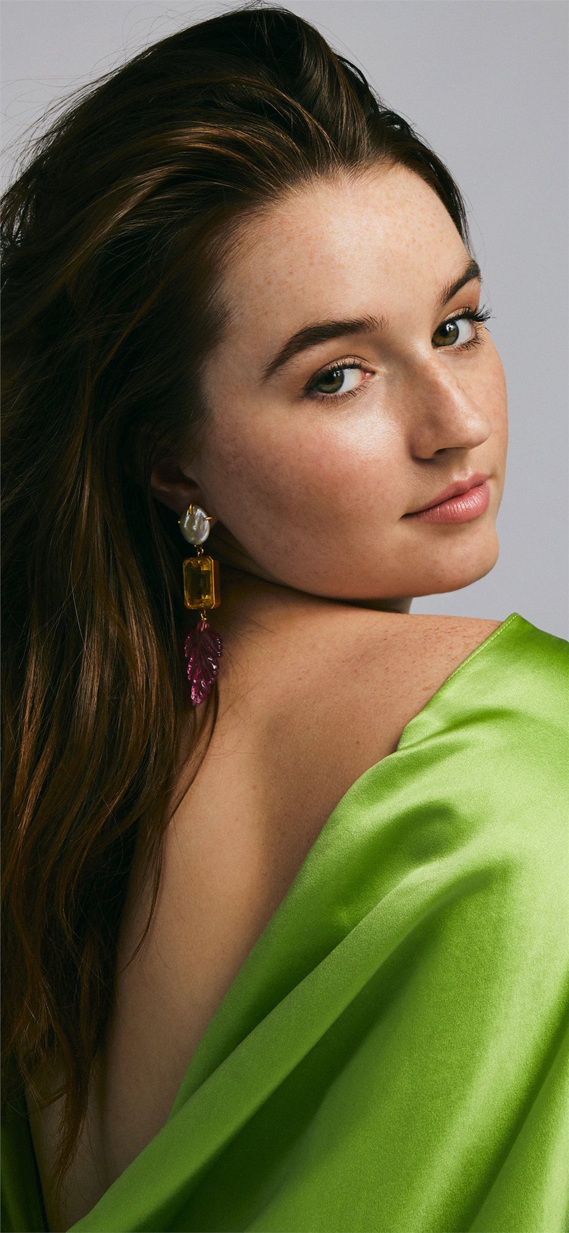 1125x2436 kaitlyn dever 4k iPhone X Wallpaper Free Download