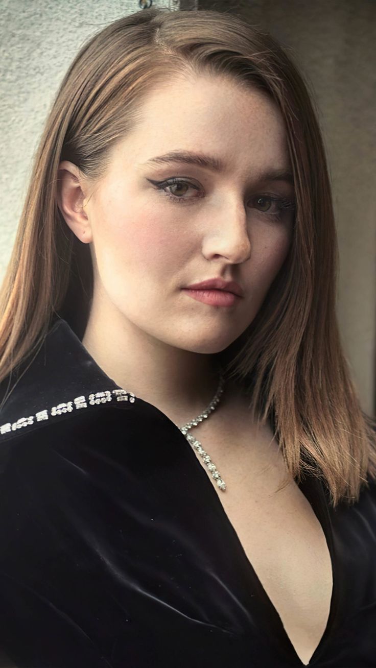 736x1308 Kaitlyn Dever Photohoot 2020