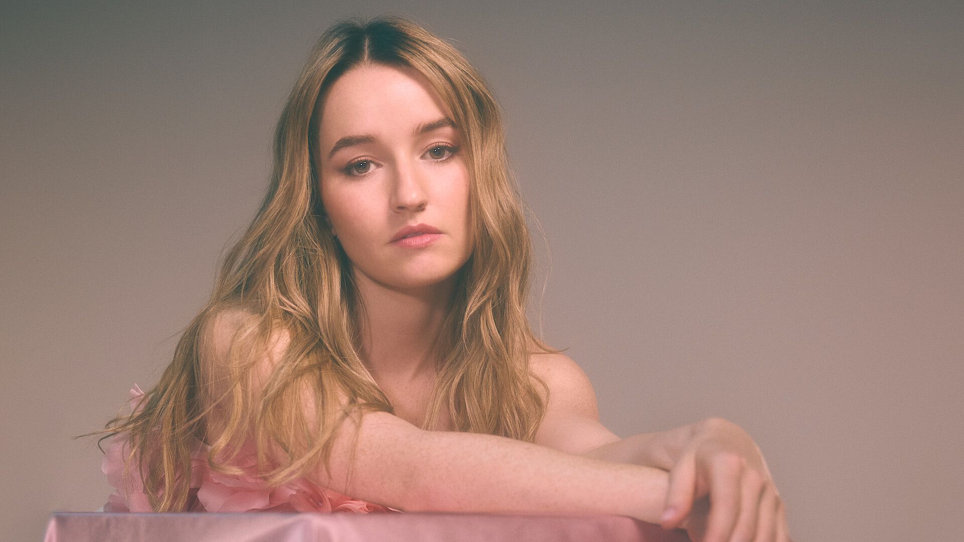 1920x1080 Who Plays Belle Gibson in Apple Cider Vinegar? Kaitlyn Dever Accent, Toxic Dance Interview