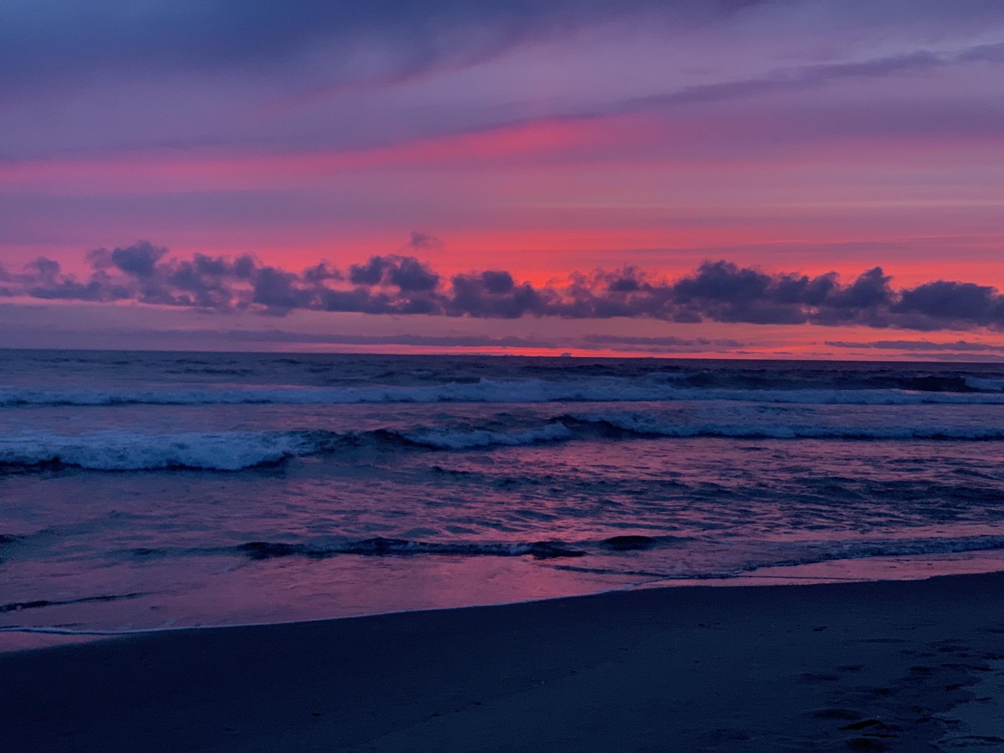 2048x1536 Sunset at Rockaway Beach, OR. OC