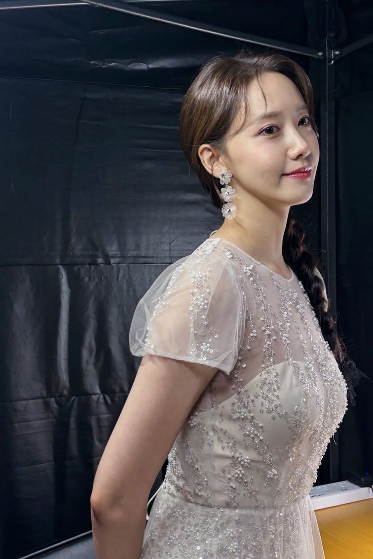 736x1104 Yoona wallpaper. Lim yoona girlfriend material, Yoona lim photohoot, Korean actresses