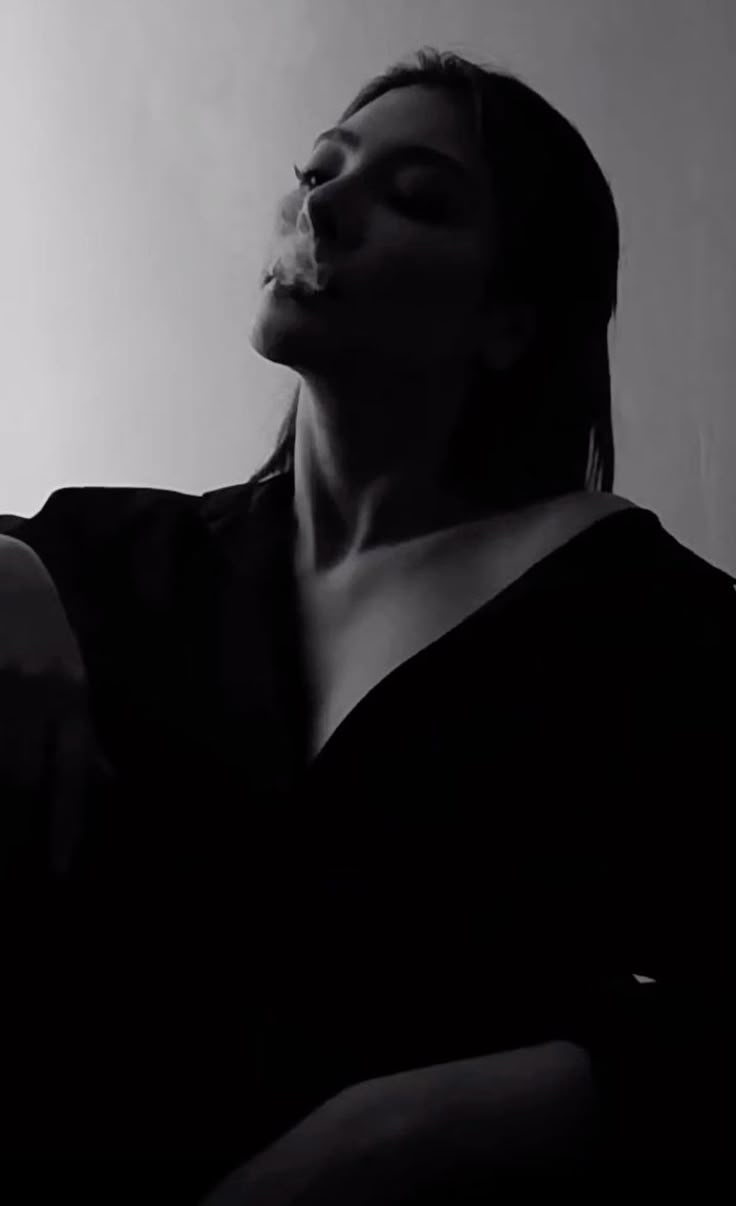 736x1206 Faye Malisorn Wallpaper