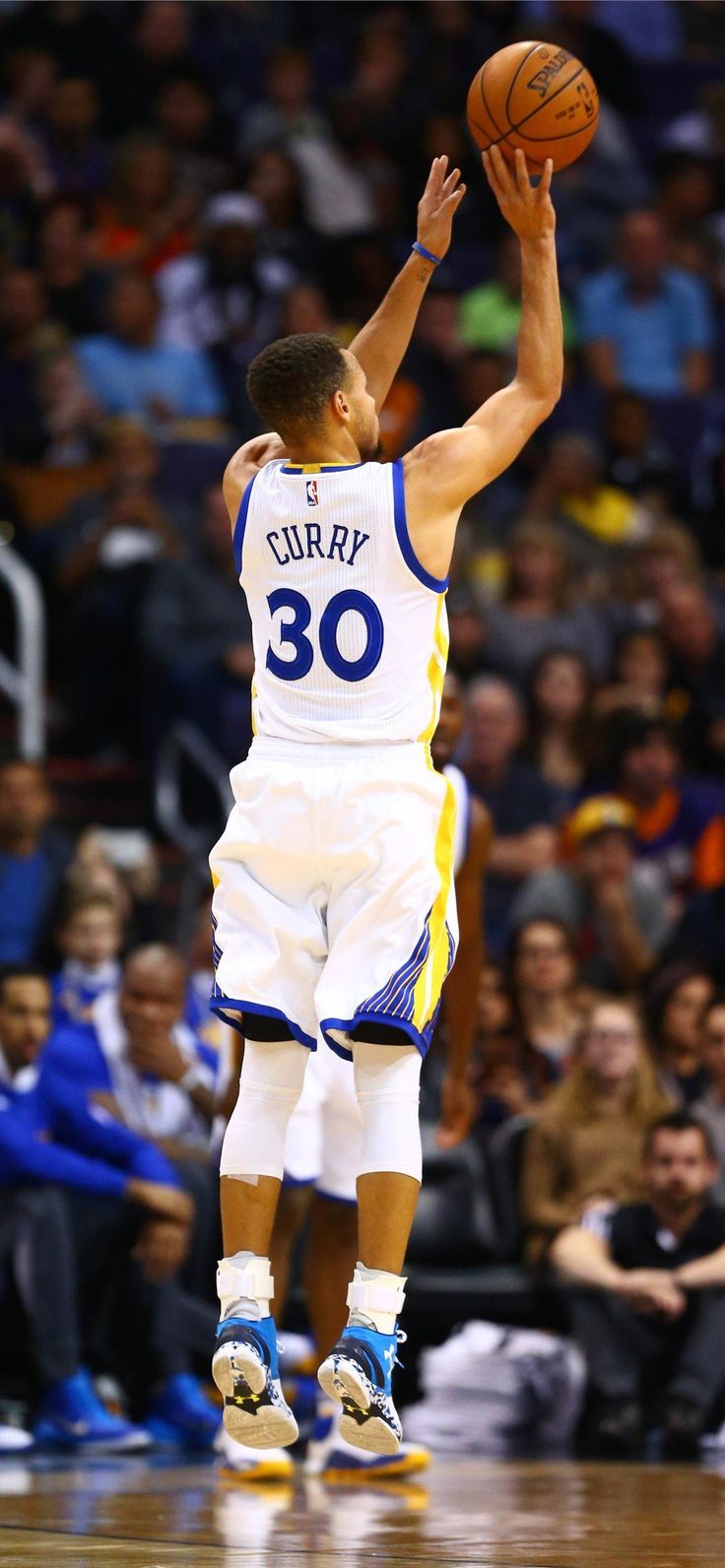 736x1592 Stephen Curry Shooting