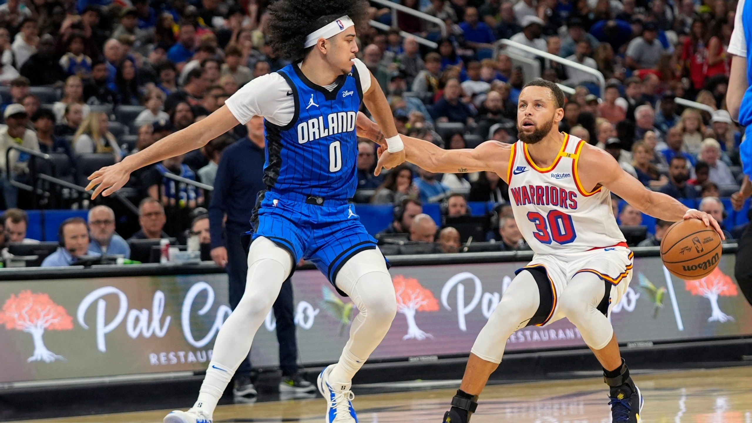 2560x1440 Stephen Curry Does It All In A 56 Point Masterpiece, From A Halfcourt Heave To A Jersey Toss To Mom