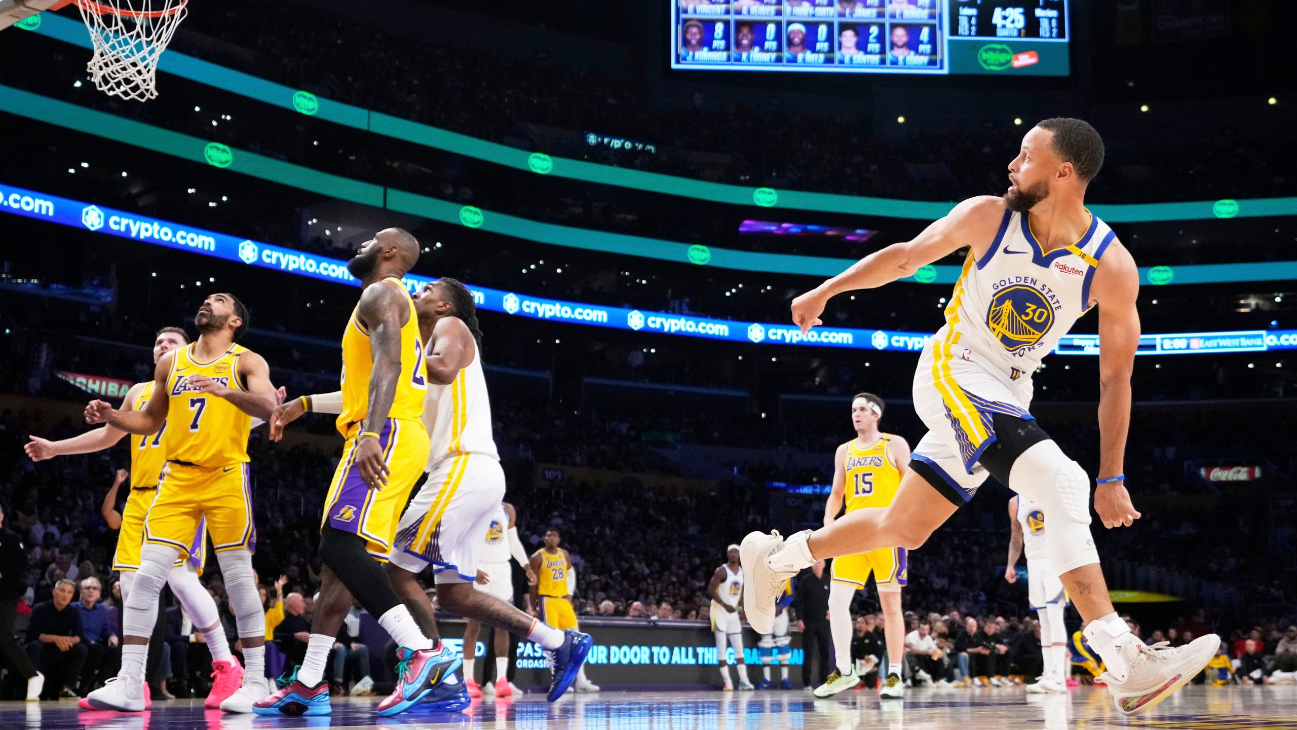 2560x1440 Curry Scores 37 Points And Warriors Beat Lakers 123 116 In A Potential First Round Playoff Preview
