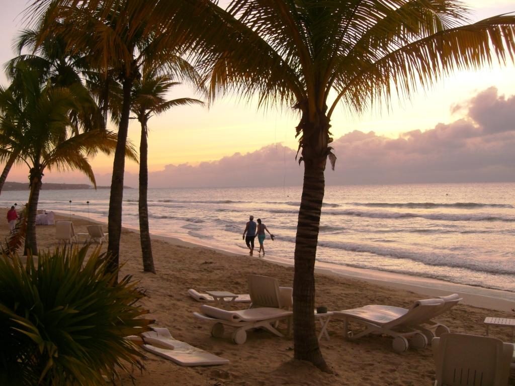1024x768 Beach Walking In Jamaica On Negril's Seven Mile Beach