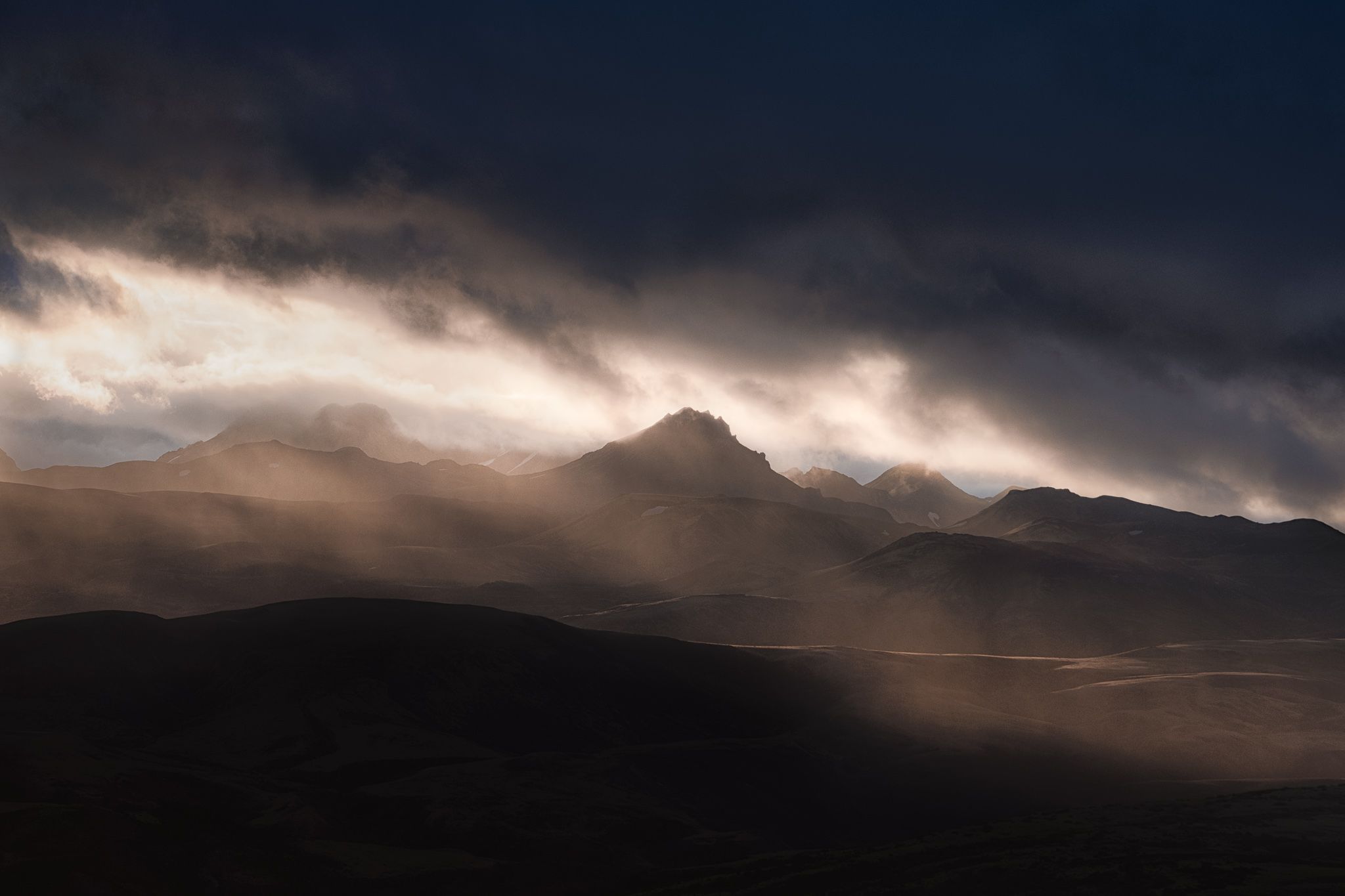 2048x1365 Bad Weather Makes Good Photo!