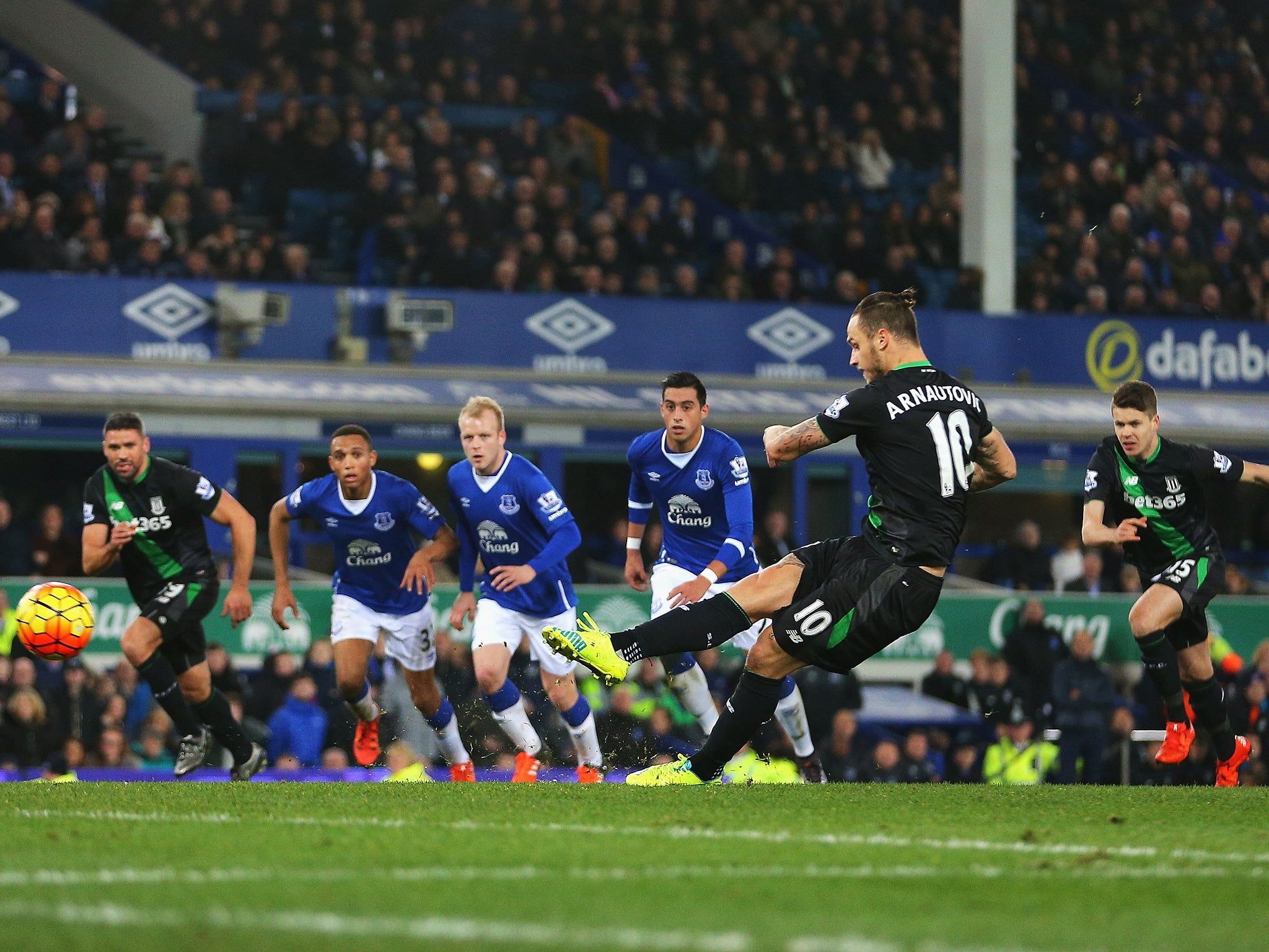 2048x1536 Everton Vs Stoke City Match Report: Marko Arnautovic's Secures Dramatic Stoke Win With 90th Minute Penalty