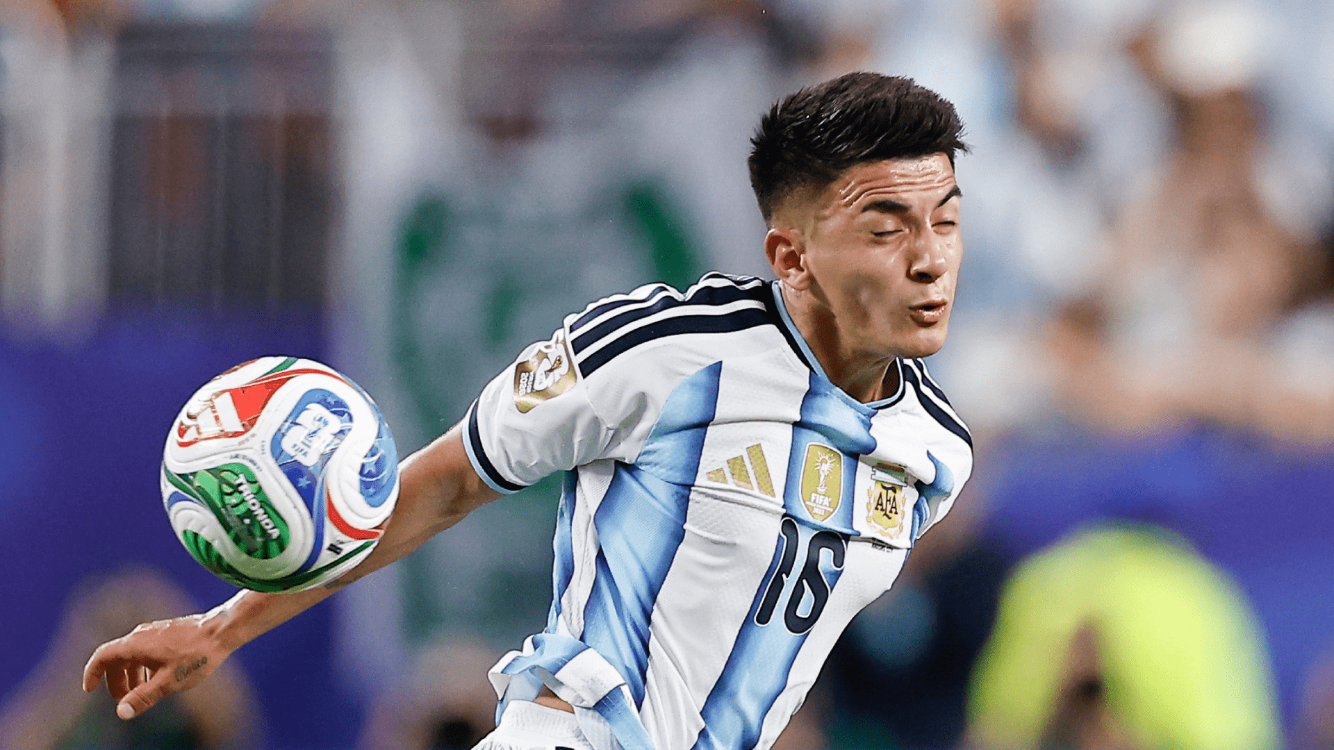 1920x1080 Thiago Almada, titular por sorpresa y foco de críticas en Argentina