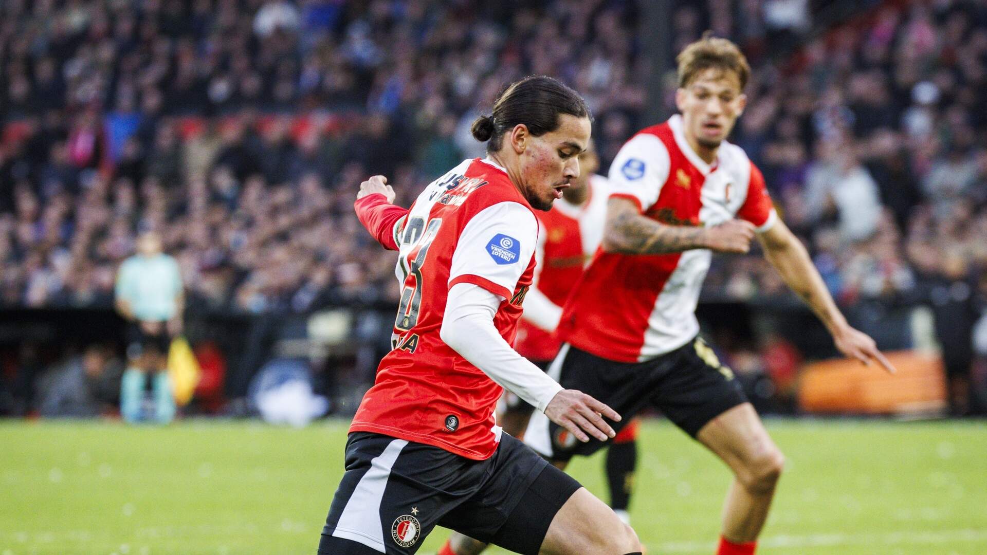 1920x1080 Anis Hadj Moussa medisch wonder in kamp van Feyenoord: 'Dan schudt hij met zijn been en gaat hij weer'