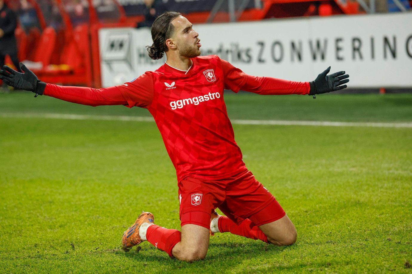 1380x920 FC Twente maakt topprioriteit van terugkeer Zerrouki