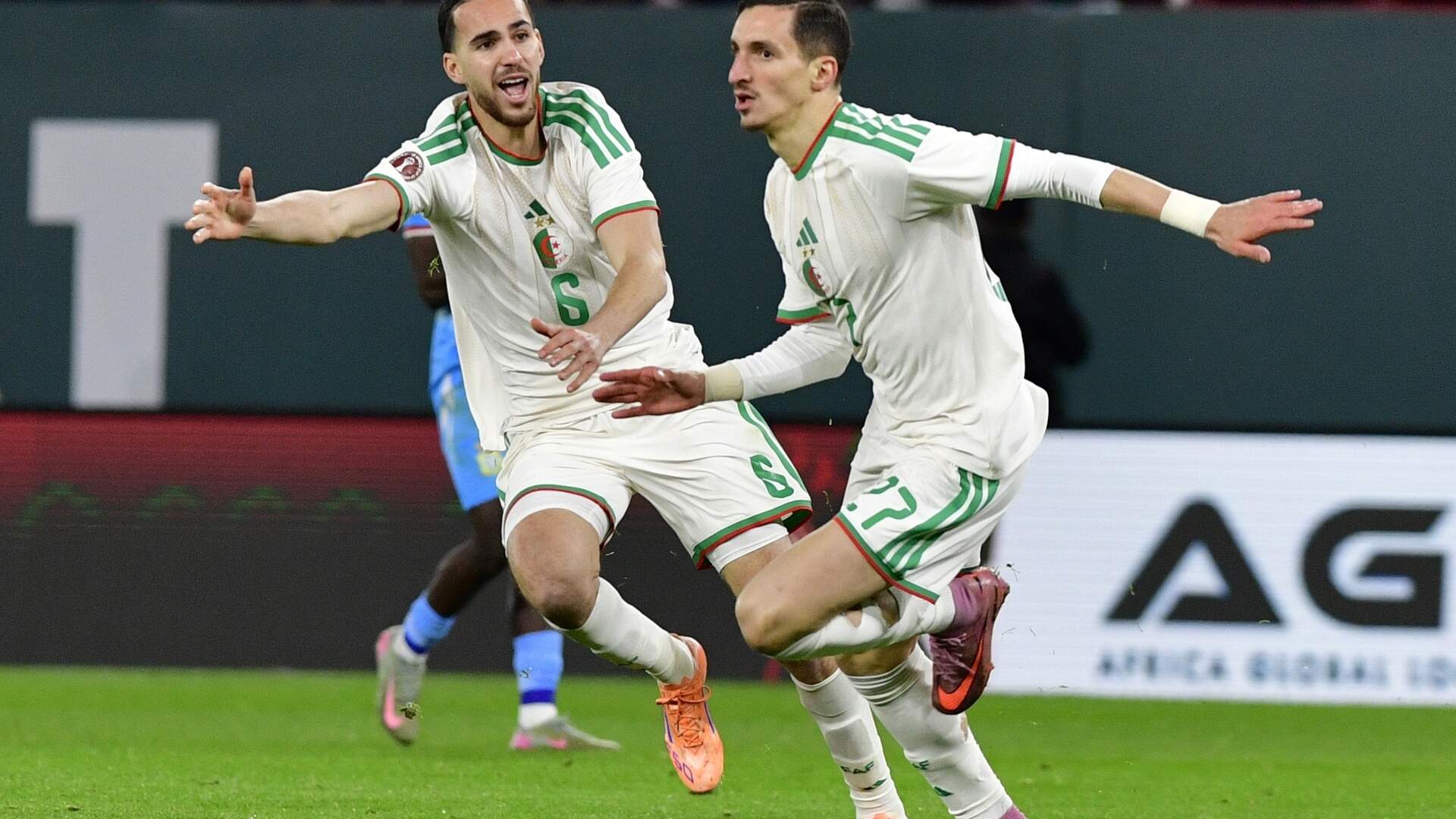 1920x1080 Anis Hadj Moussa en Ramiz Zerrouki met Algerije naar kwartfinale Afrika Cup