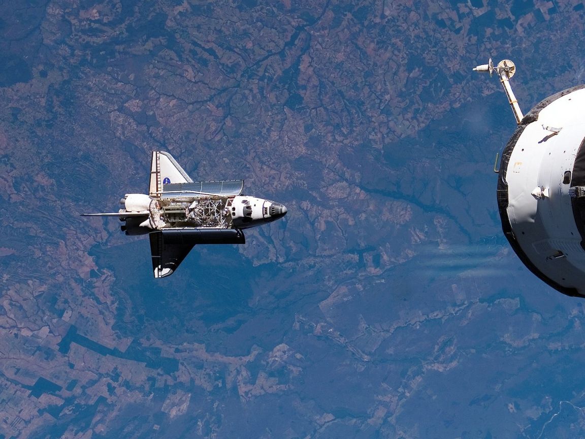 1152x864 NASA space shuttle is to dock with the ISS Desktop wallpaper 1152x864