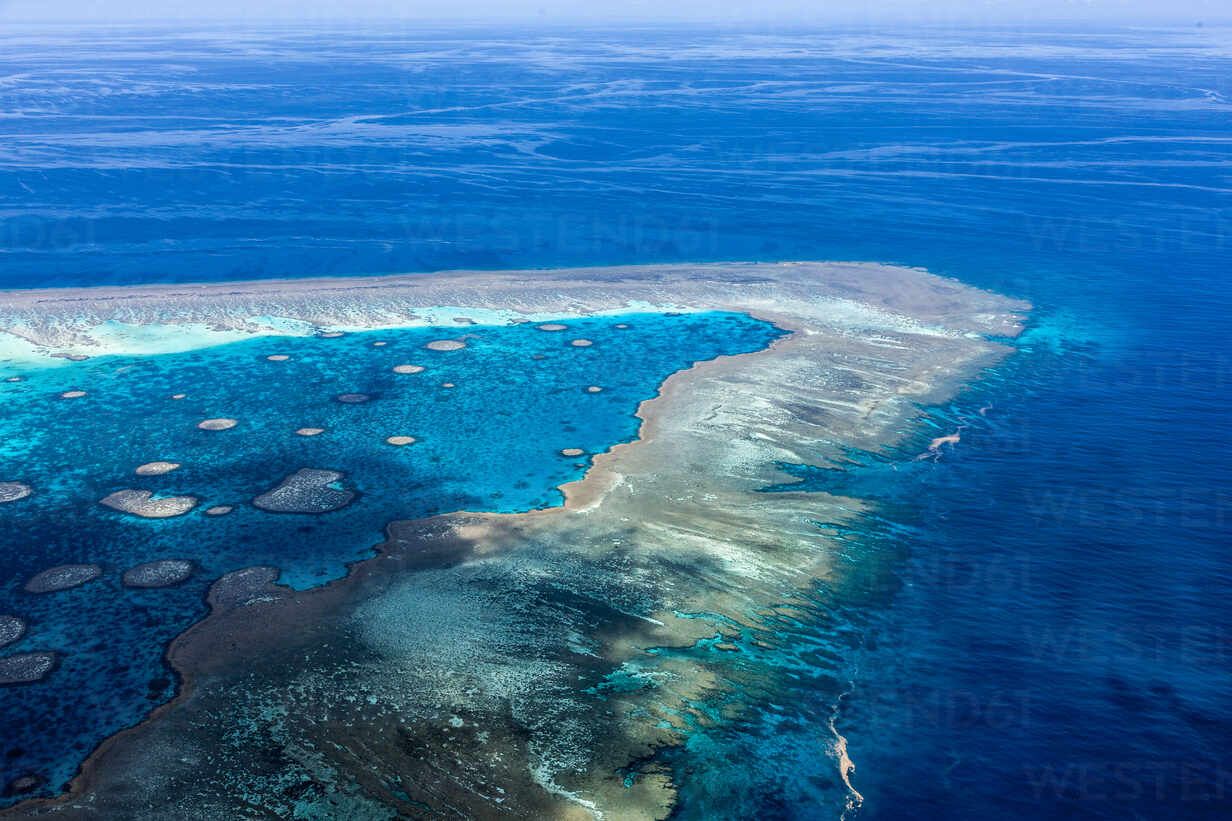 1232x821 Aerial view of Great Barrier Reef with turquoise waters and vibrant marine life, Coral Sea, Queensland, Australia