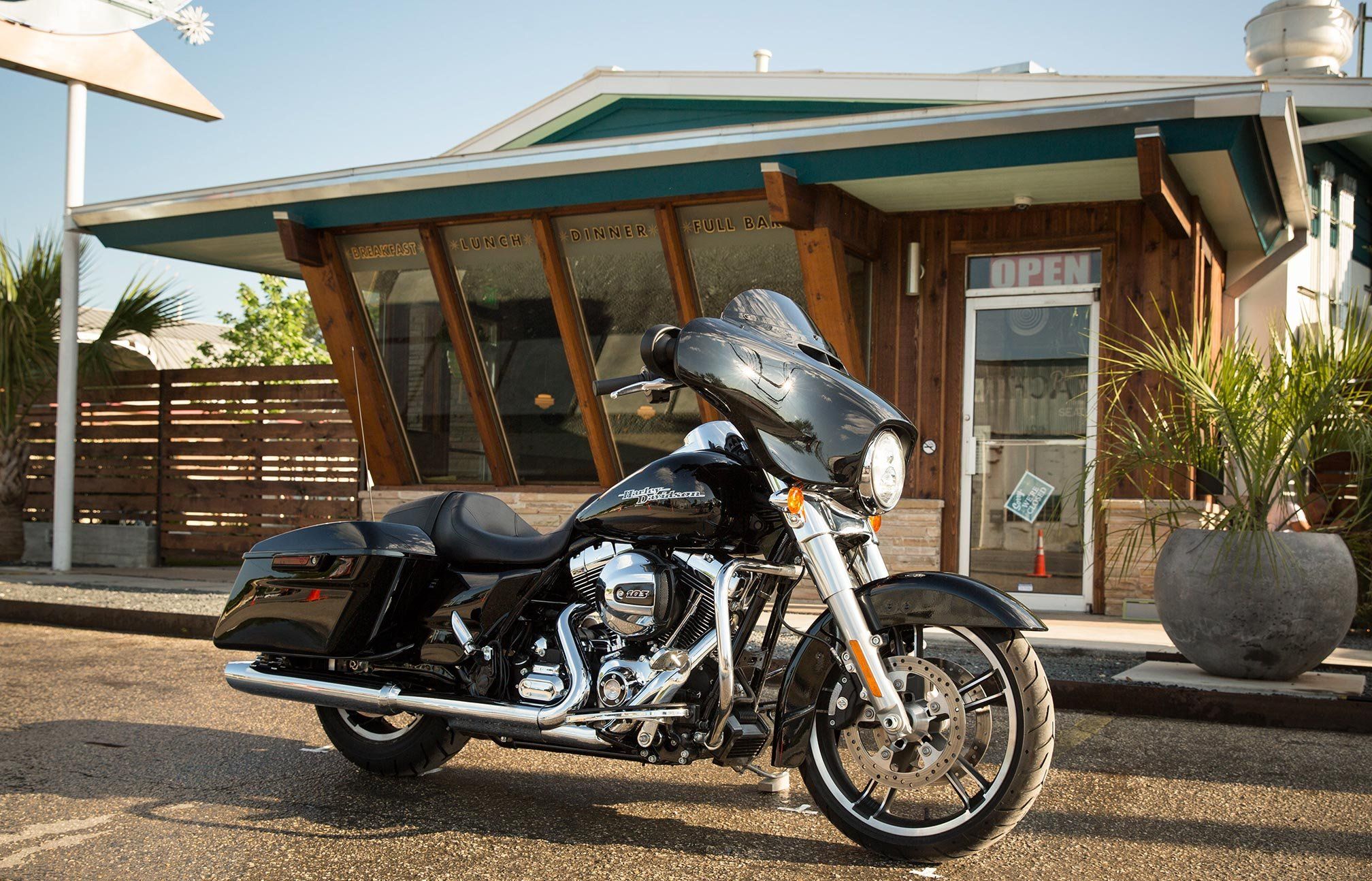 2016x1294 Harley Davidson Street Glide Wallpaper