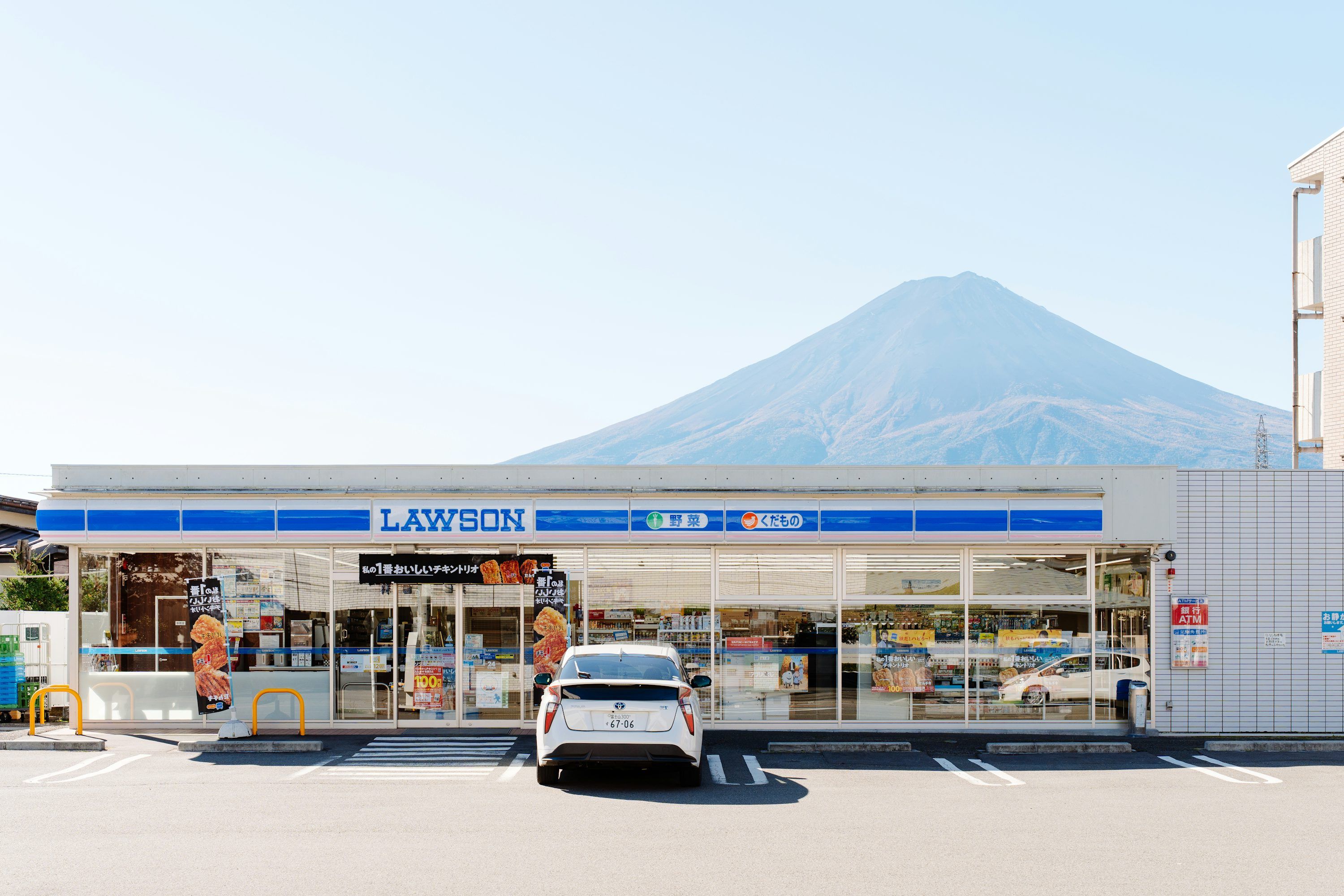 3000x2000 Japan Convenience Store Picture. Download Free Image