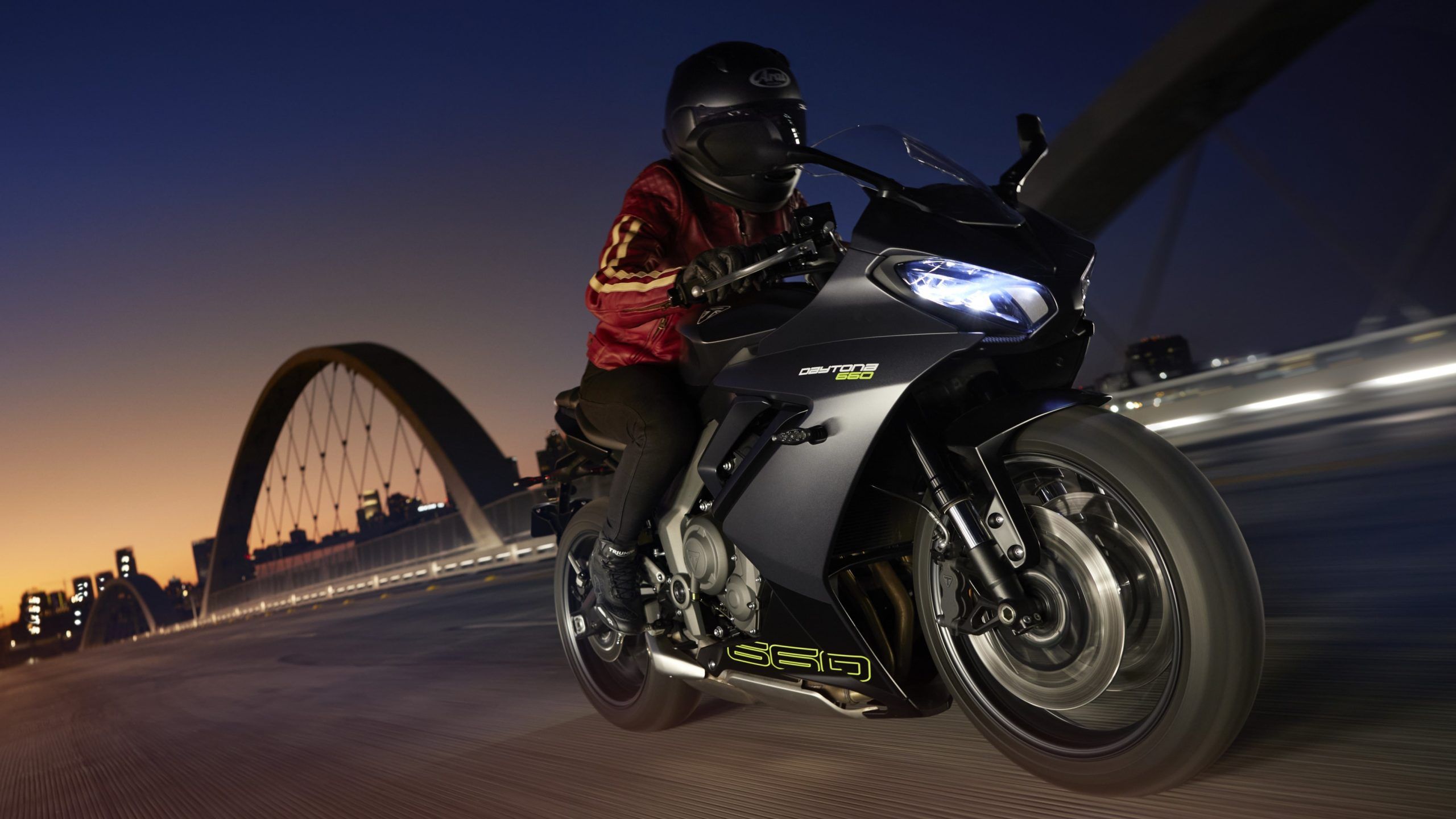 2560x1440 Triumph Daytona 660 Photo