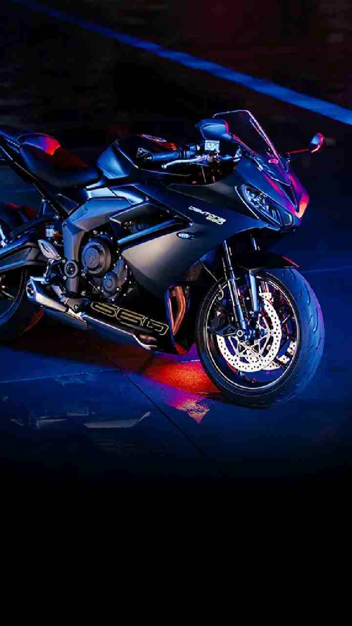 720x1280 Unleashing Precision: Triumph Daytona 660