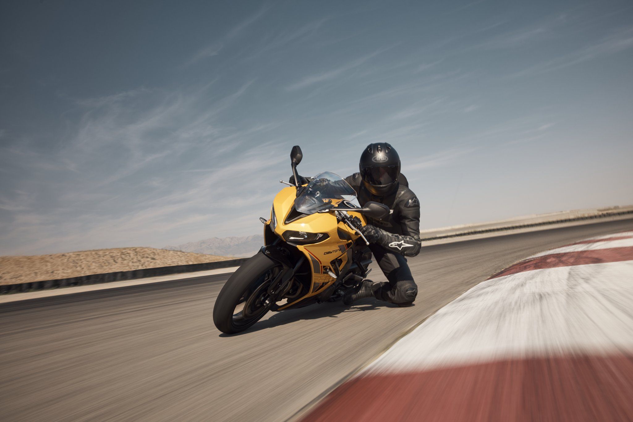2048x1366 Triumph Daytona 660 gets series of updates for 2026