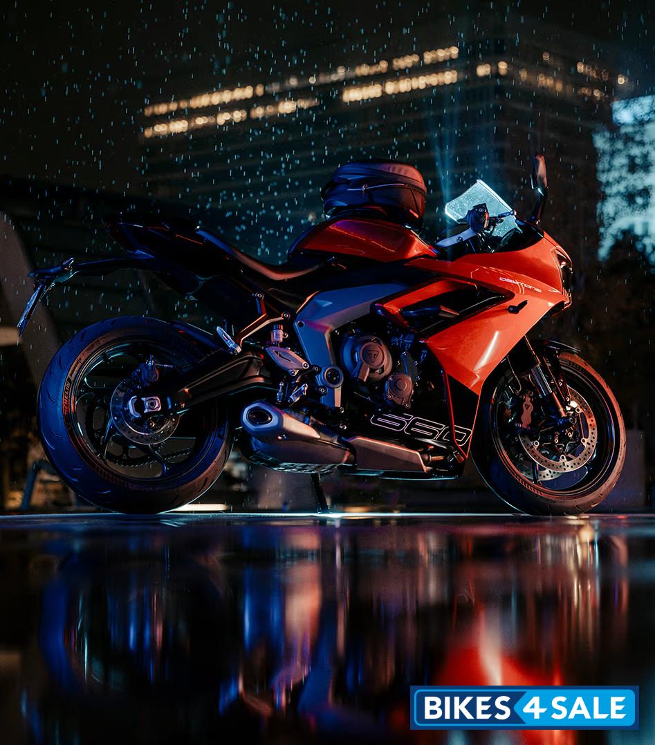 947x1078 Triumph Daytona 660 Motorcycle Picture Gallery. Snowdonia White / Sapphire Bl