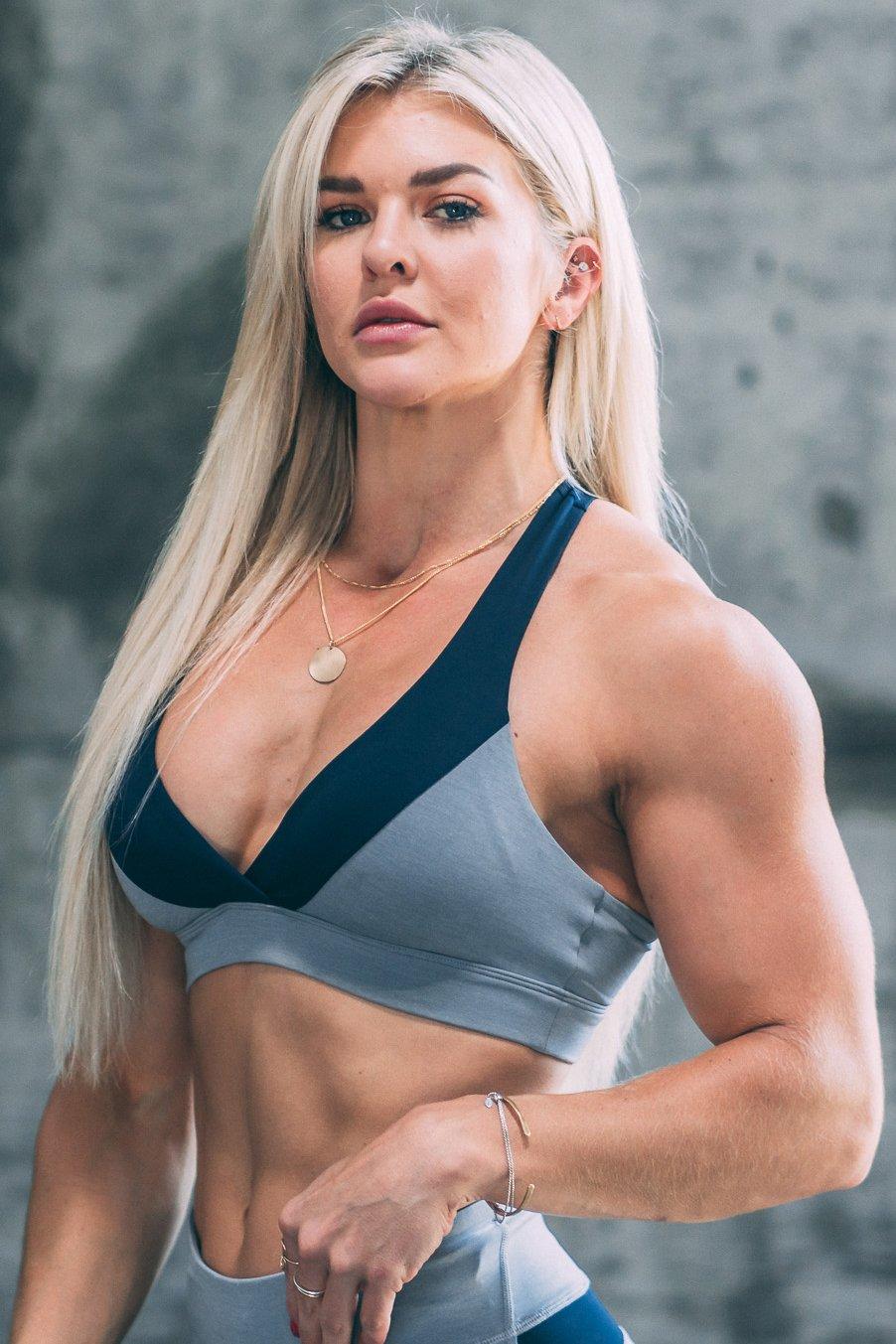 902x1353 Brooke Ence Wallpaper