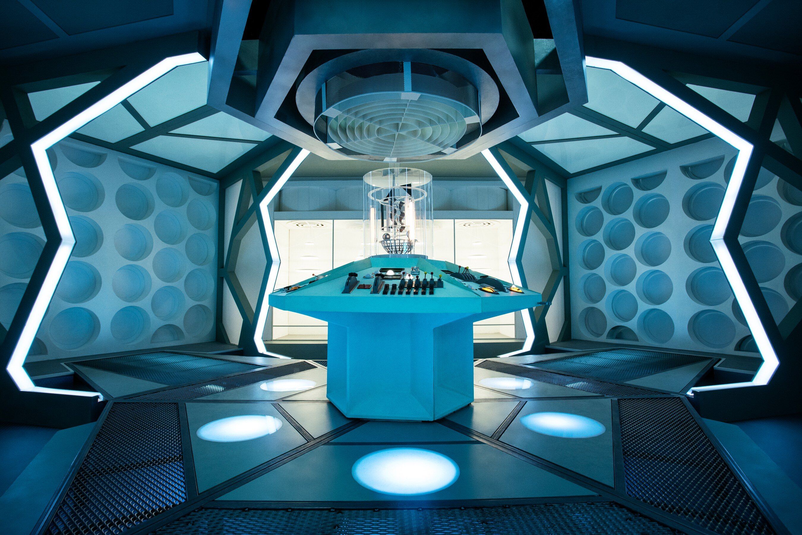 2700x1801 Host a video call from the TARDIS!